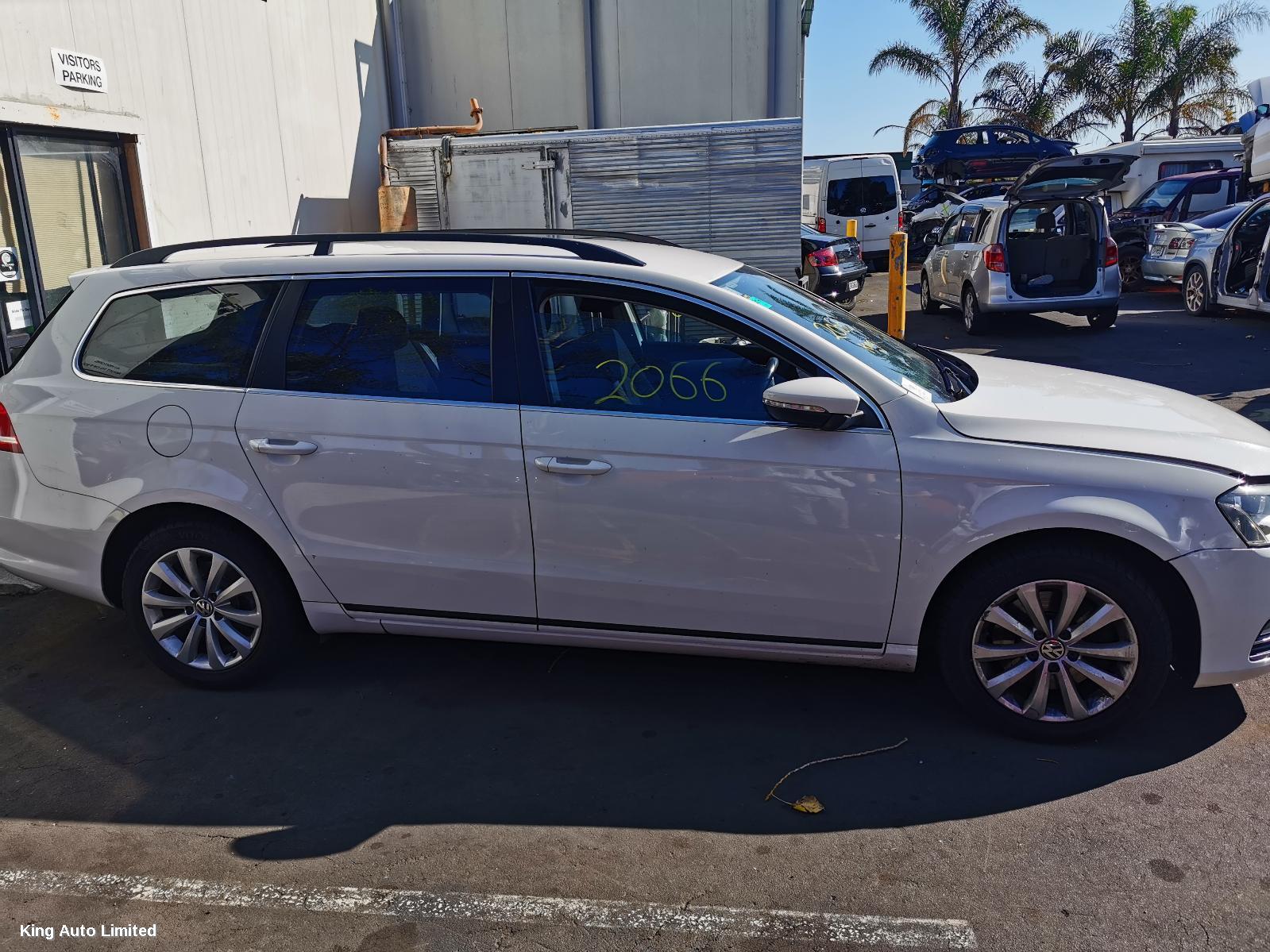 Volkswagen PASSAT 2013 Left Taillight thumbnail 2