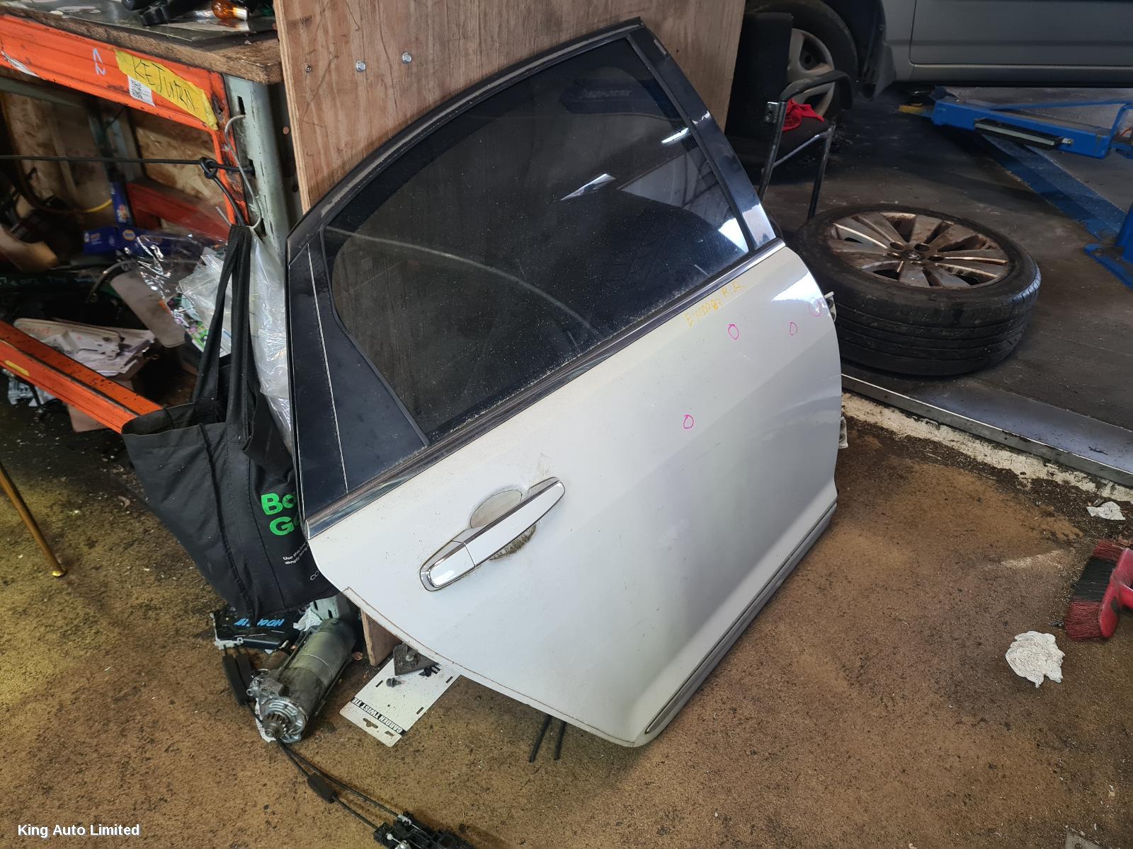 Holden STATESMAN/CAPRICE 2013 RIGHT_REAR_DOOR_SLIDING thumbnail 1