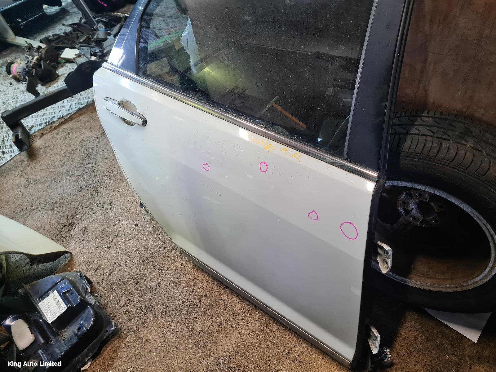 Holden STATESMAN/CAPRICE 2013 RIGHT_REAR_DOOR_SLIDING thumbnail 2