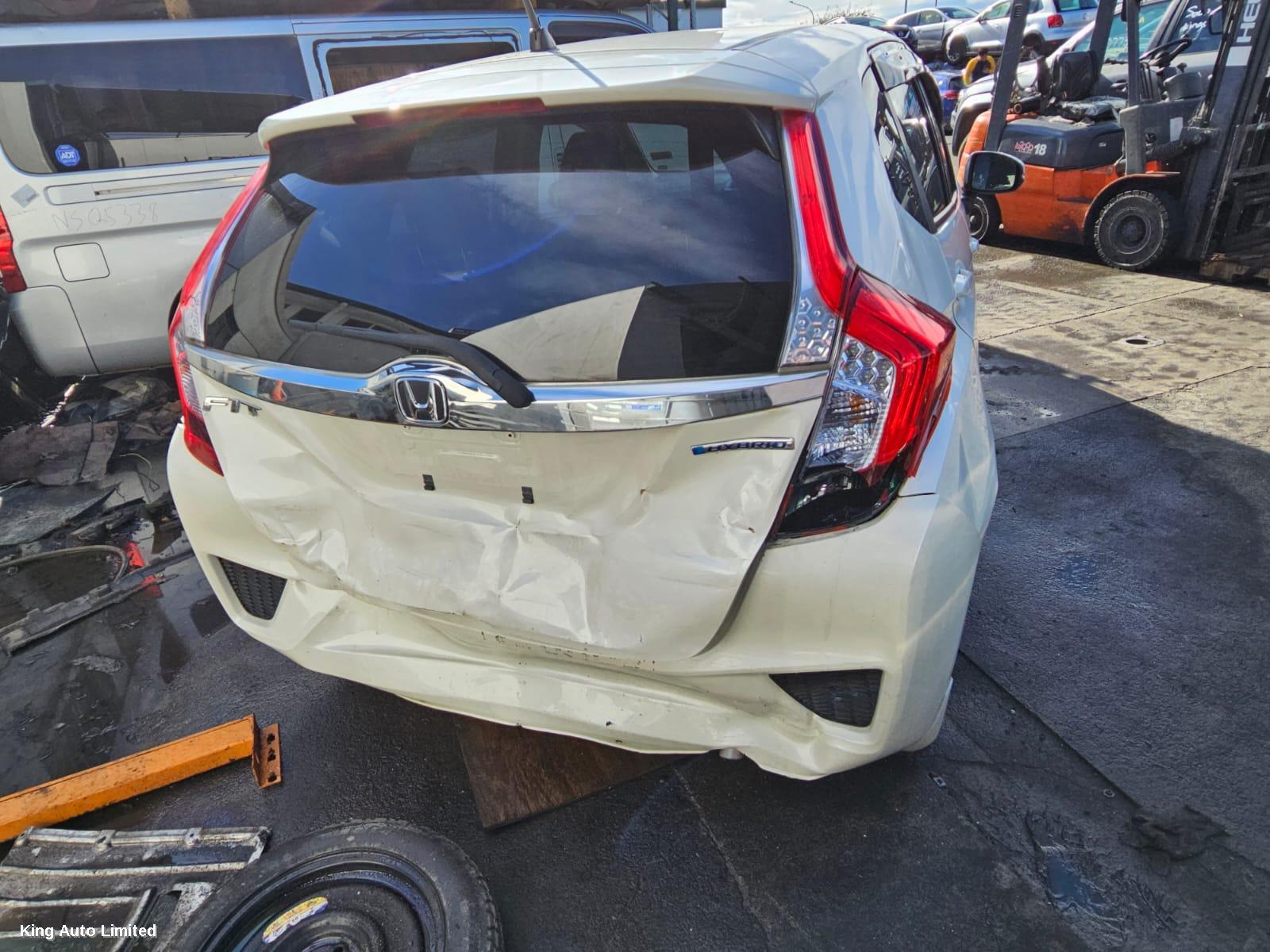 Honda JAZZ 2017 Rear Garnish thumbnail 3