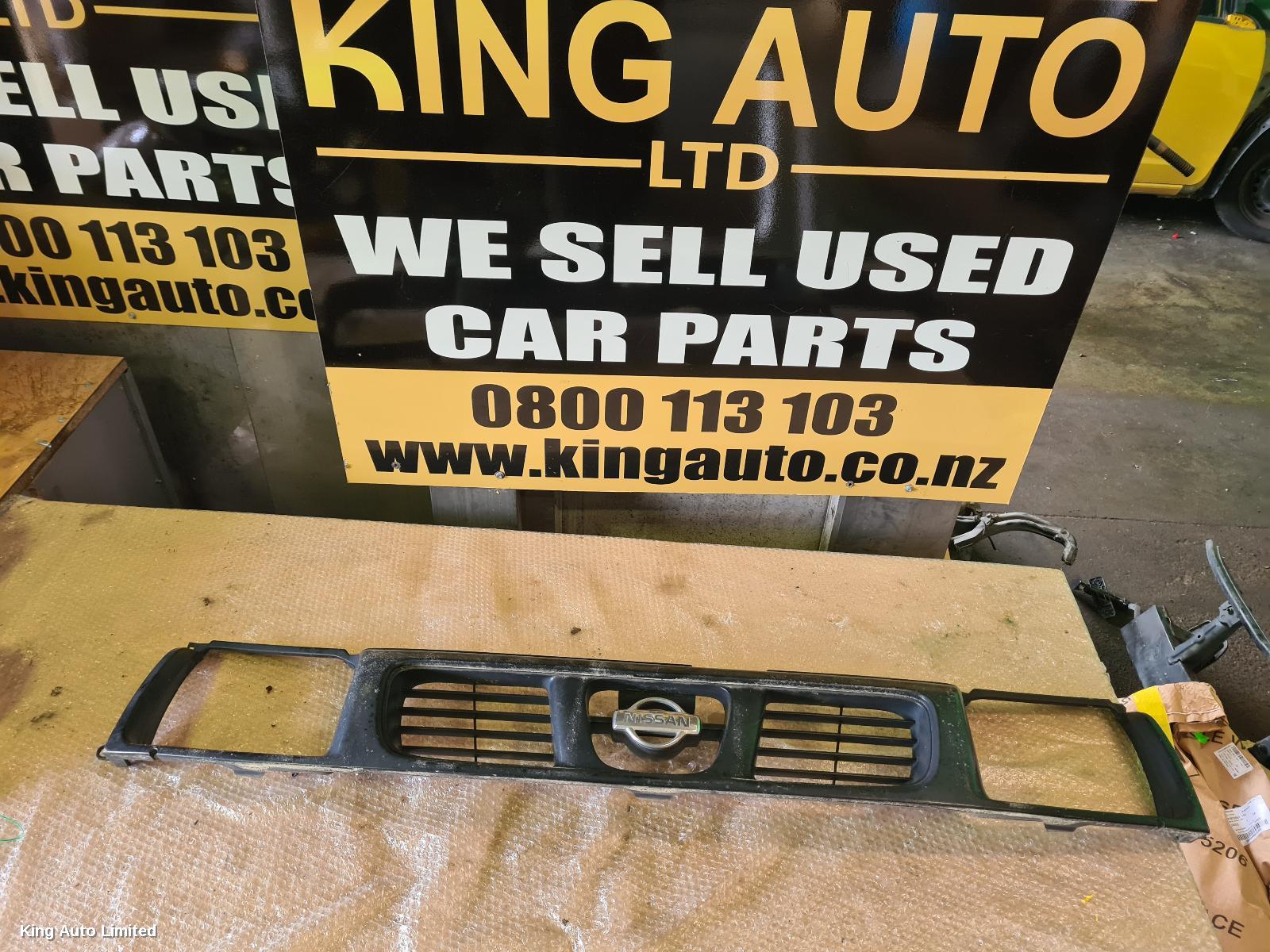 Nissan - Nissan NAVARA 1999 Grille