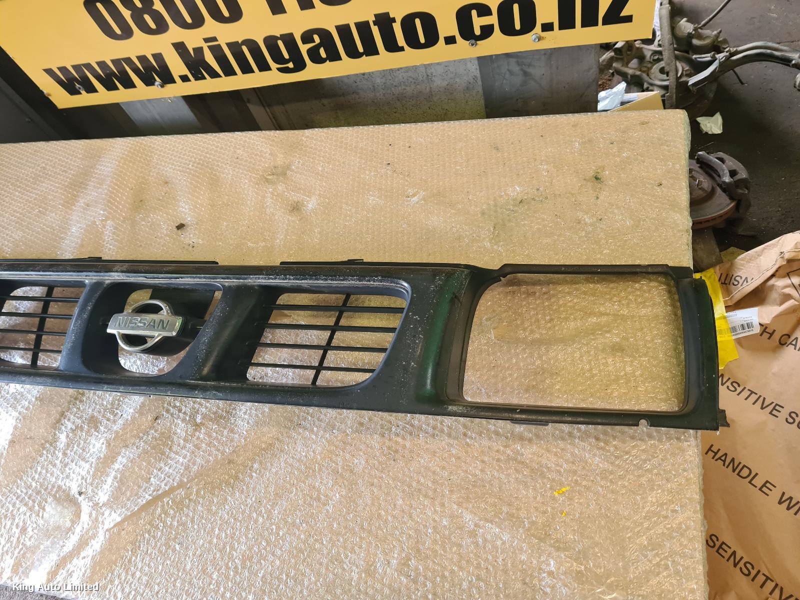 Nissan NAVARA 1999 Grille thumbnail 2