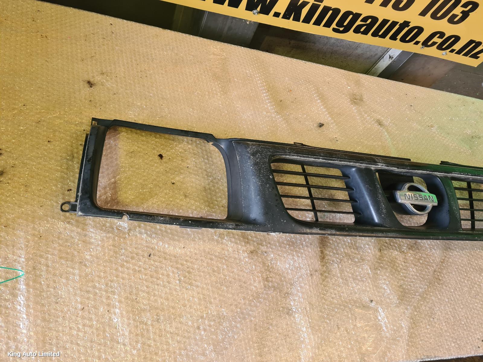 Nissan NAVARA 1999 Grille thumbnail 3