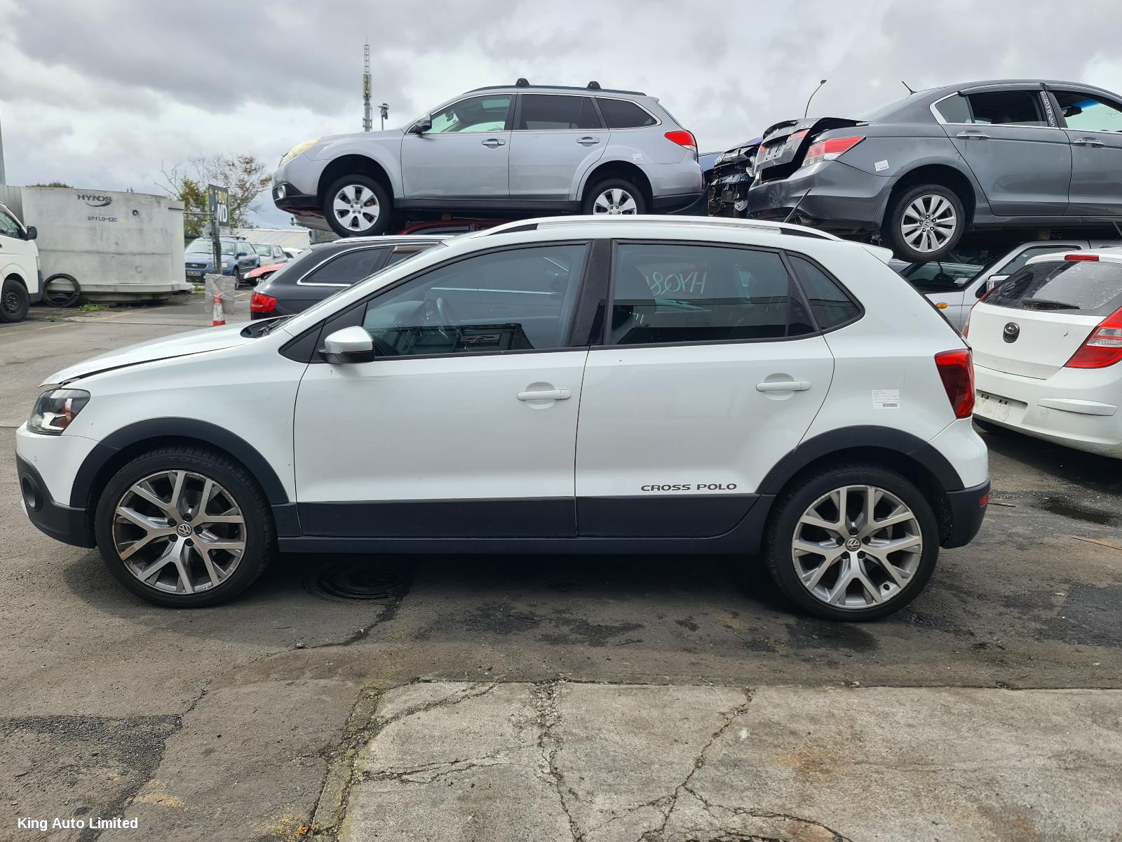 Volkswagen POLO 2015 Right Guard Liner thumbnail 3