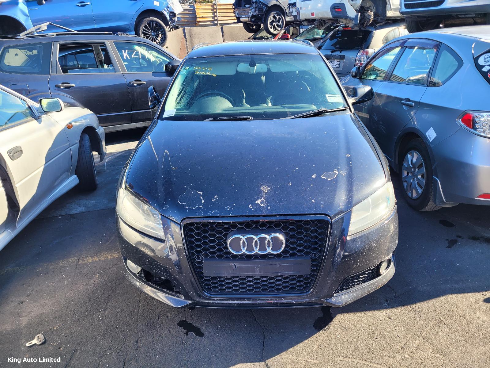 Audi - Audi A3 2010 Right Guard