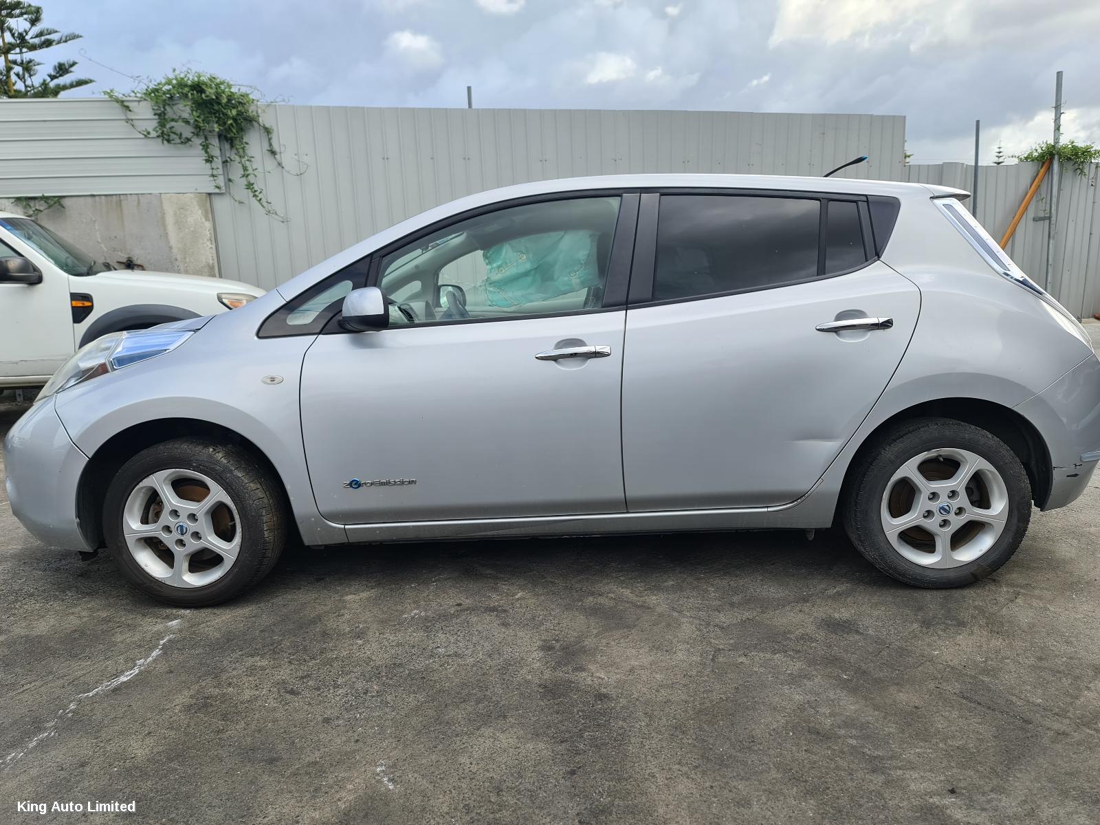 Nissan LEAF 2013 Rear Garnish thumbnail 3