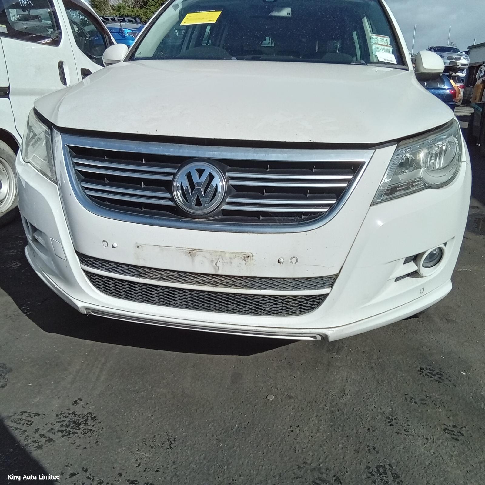 Volkswagen TIGUAN 2009 Left Taillight thumbnail 2