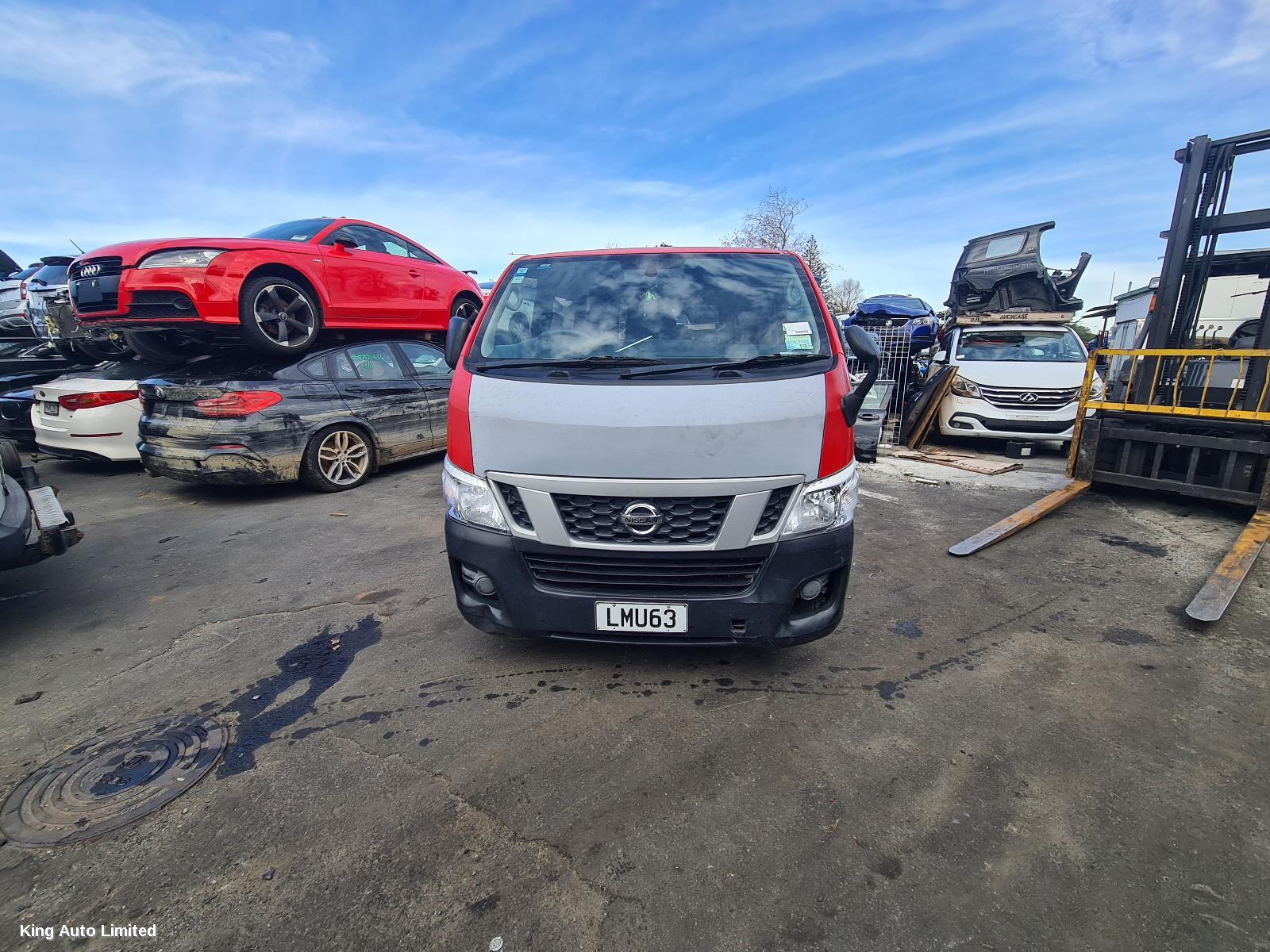 Nissan - Nissan URVAN 2013 Left Guard