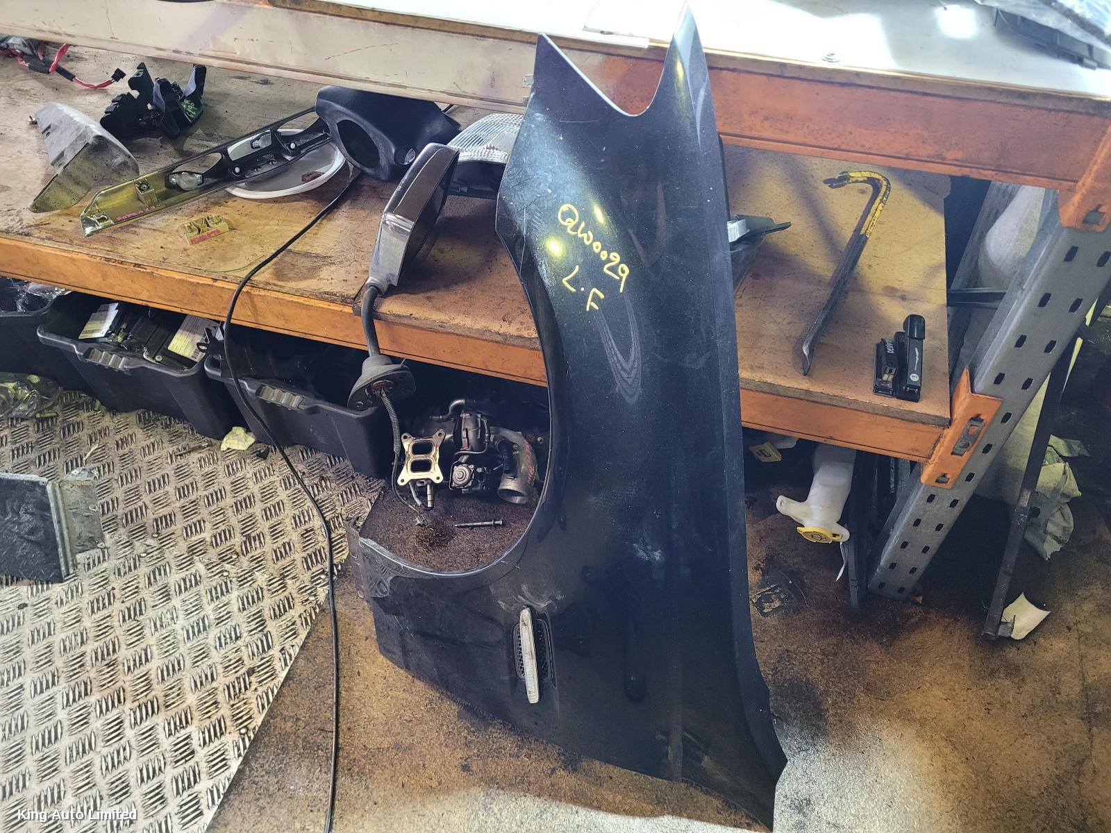 Holden - Holden COMMODORE 2007 Left Guard