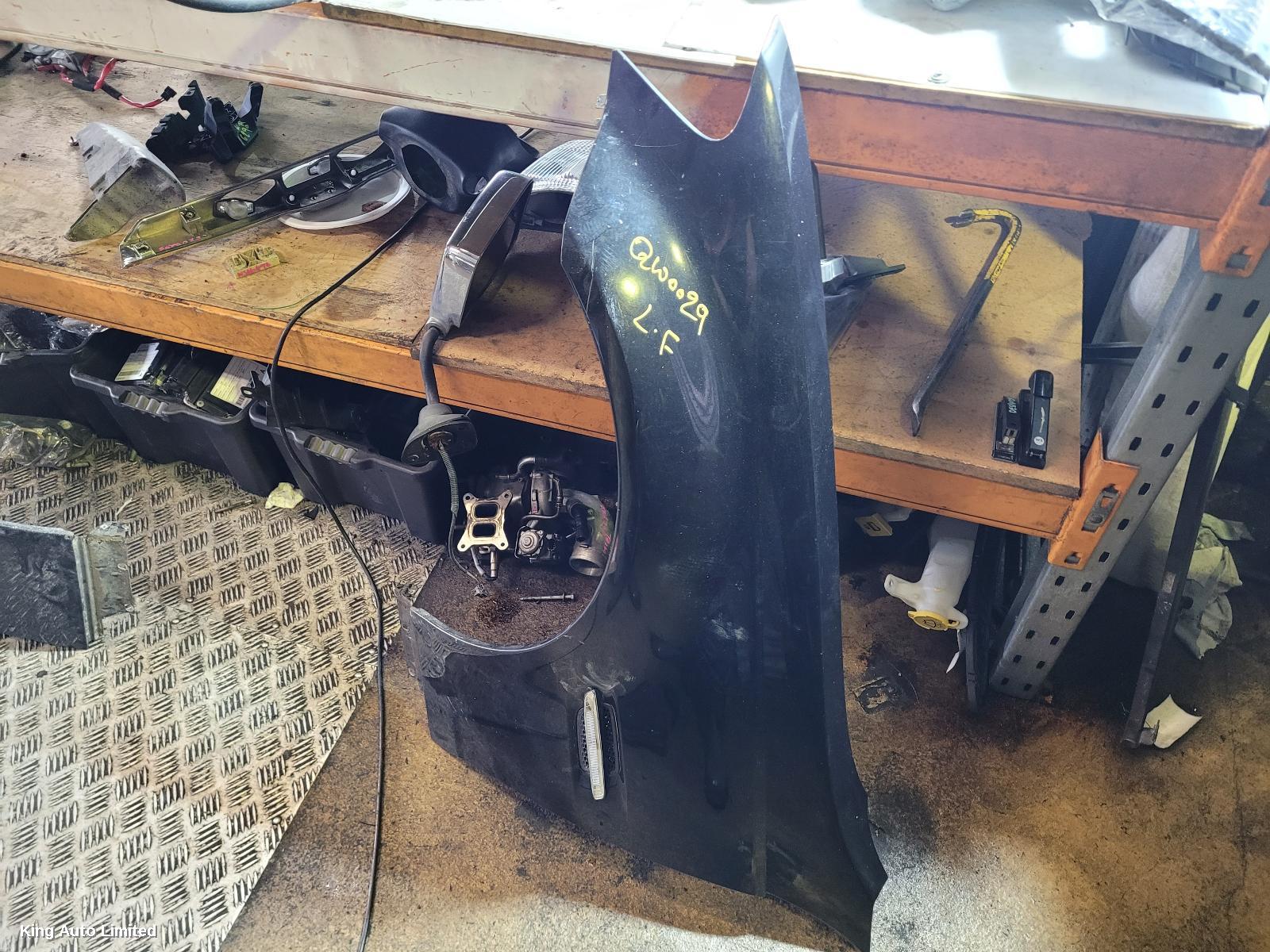 Holden COMMODORE 2007 Left Guard thumbnail 2