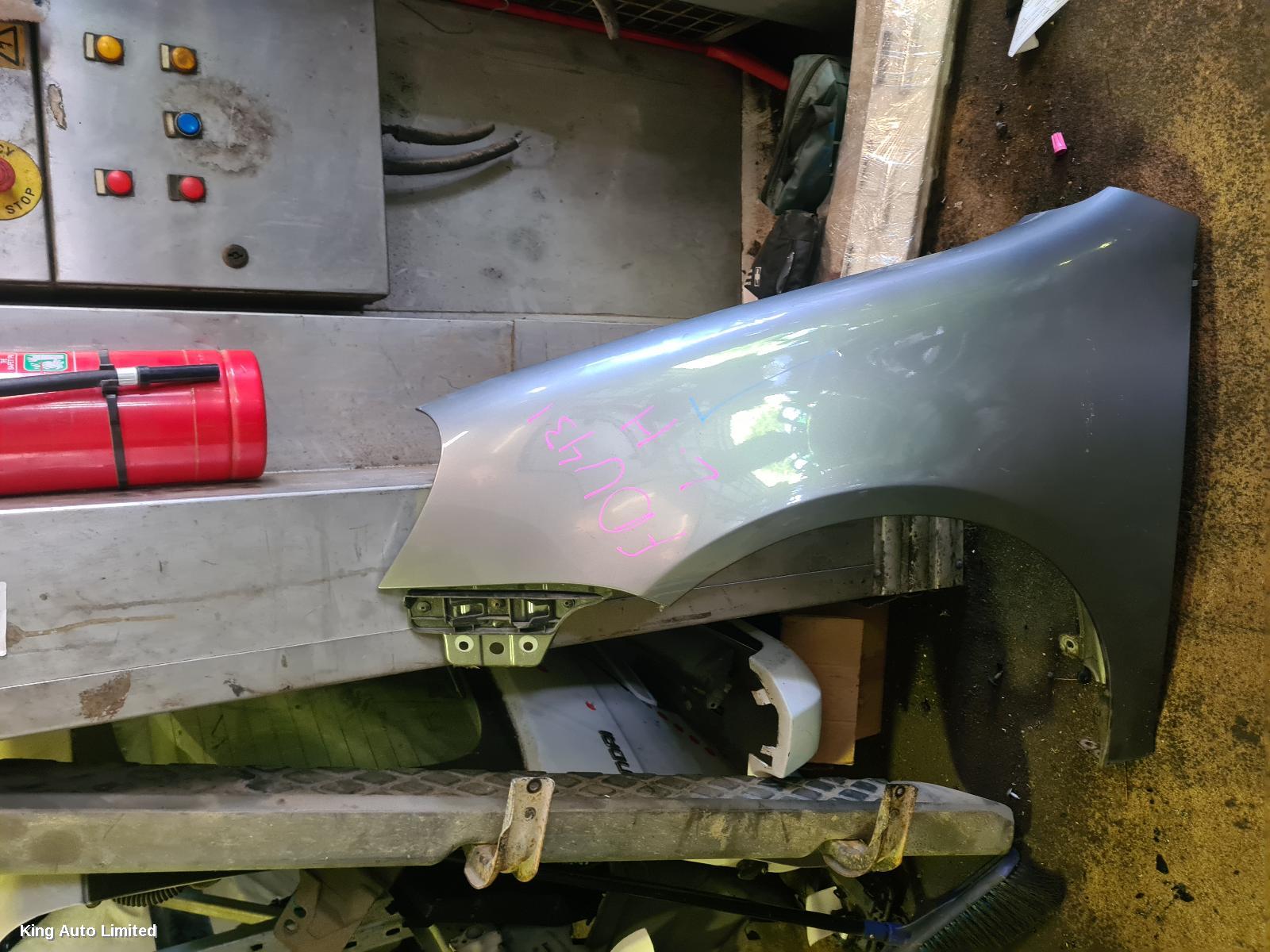 Volkswagen GOLF 2005 Left Guard thumbnail 1