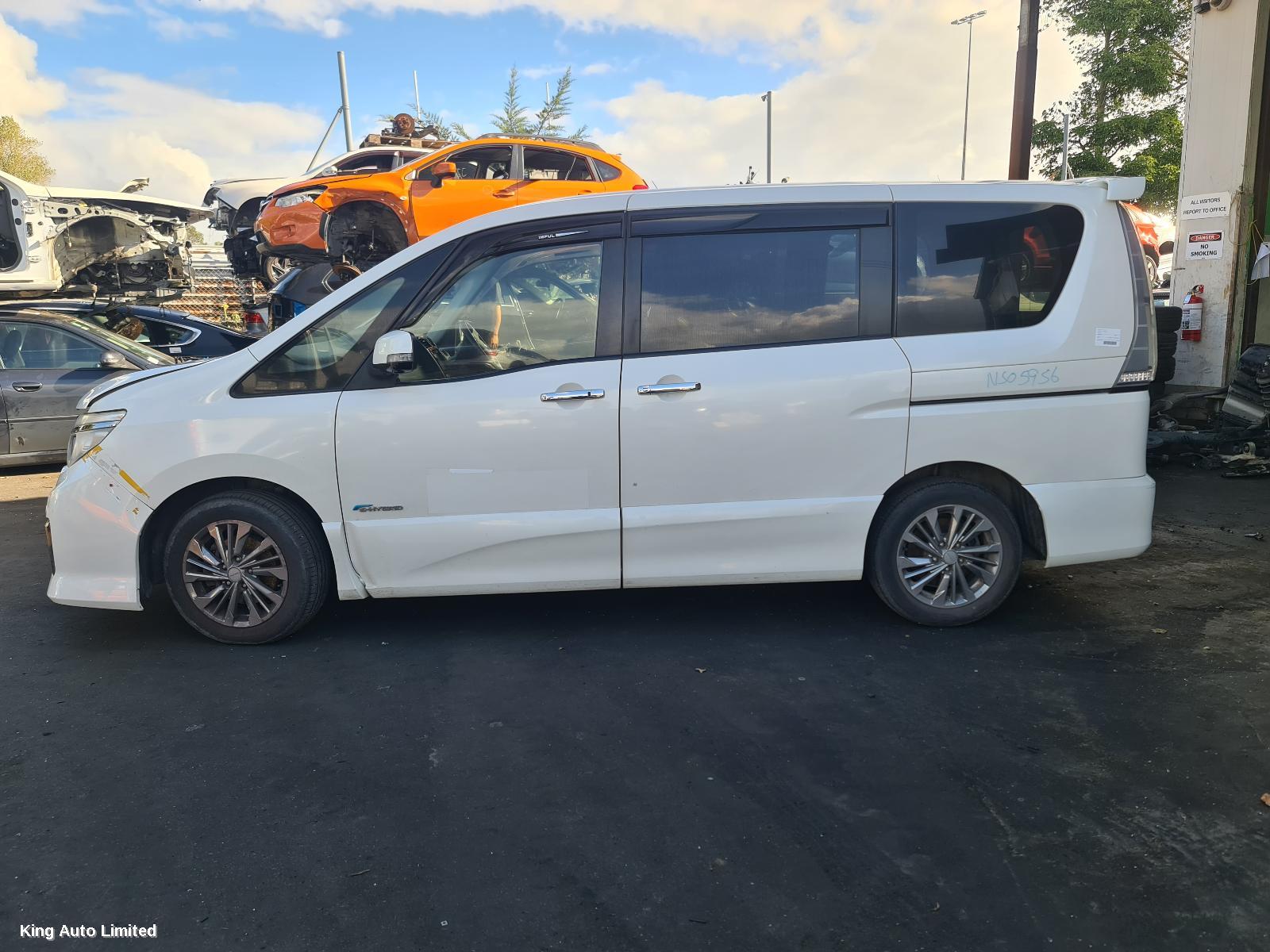 Nissan SERENA 2014 Left Front Door thumbnail 3