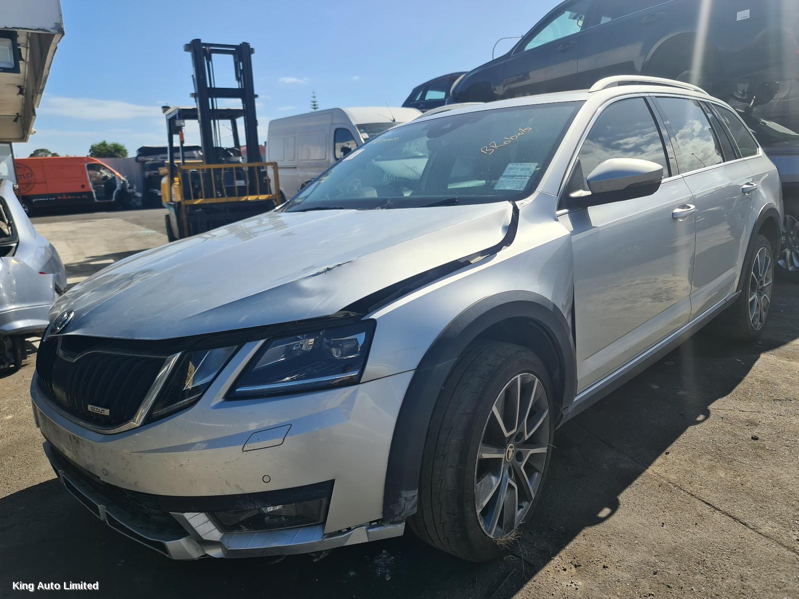 Skoda OCTAVIA 2019 Right Headlamp thumbnail 2