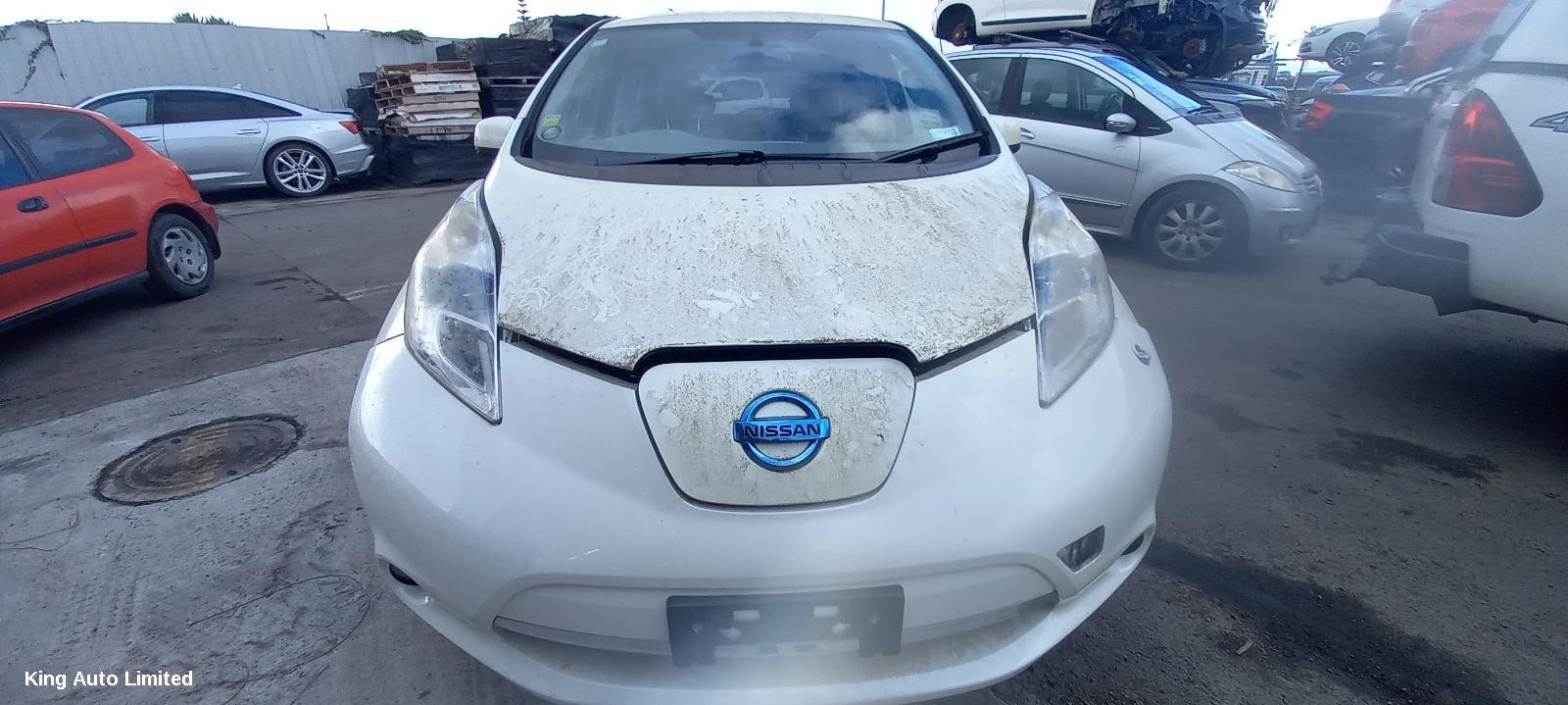 Nissan LEAF 2012 Left Taillight thumbnail 2