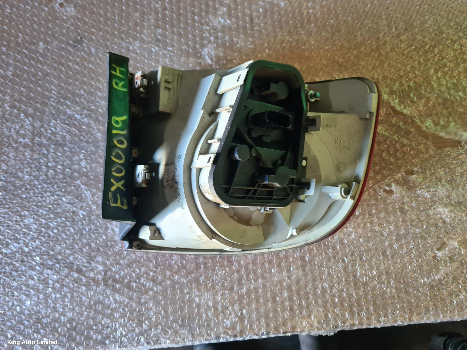 Volkswagen TOUAREG 2006 Right Taillight thumbnail 1