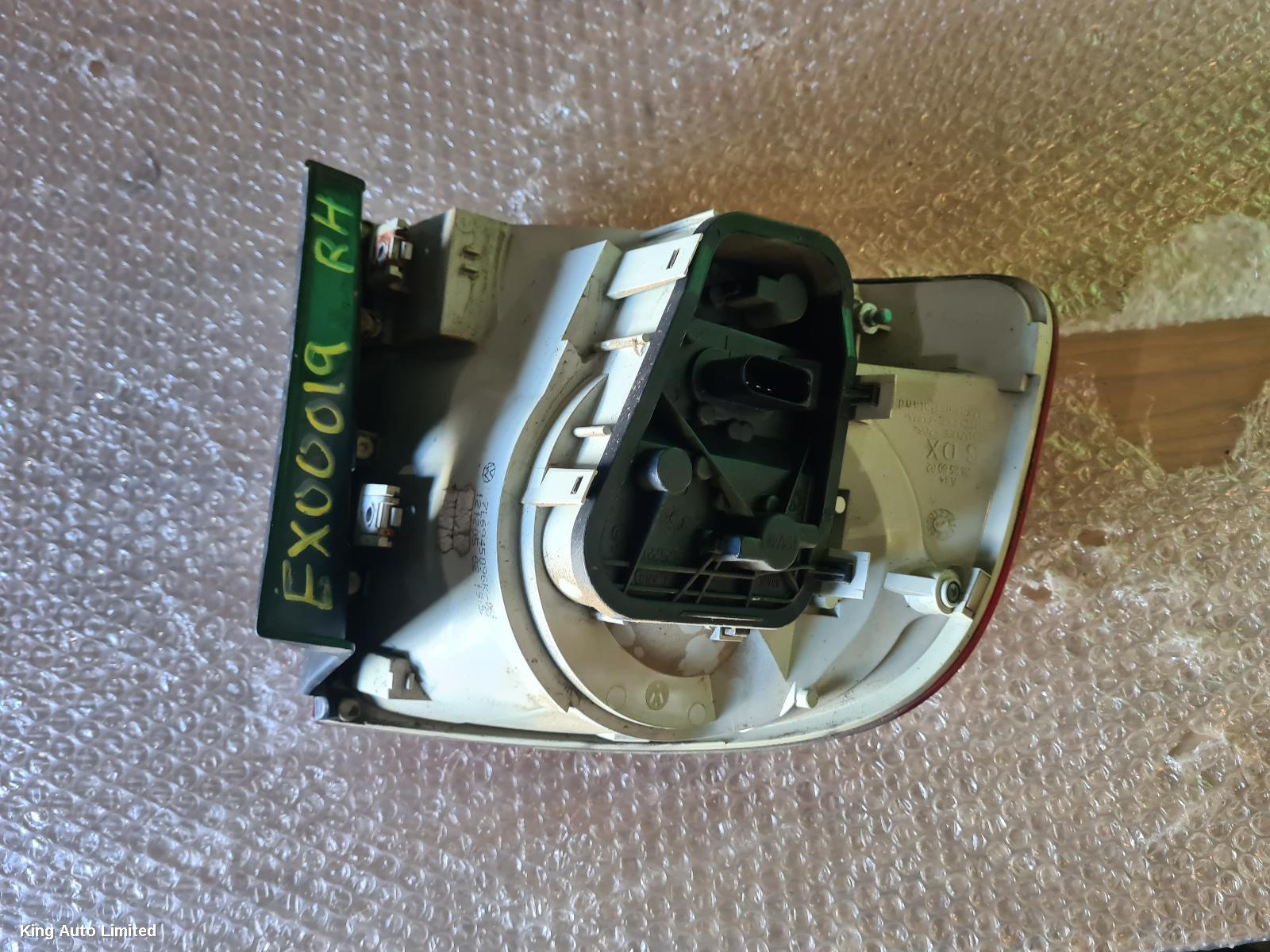 Volkswagen TOUAREG 2006 Right Taillight thumbnail 3