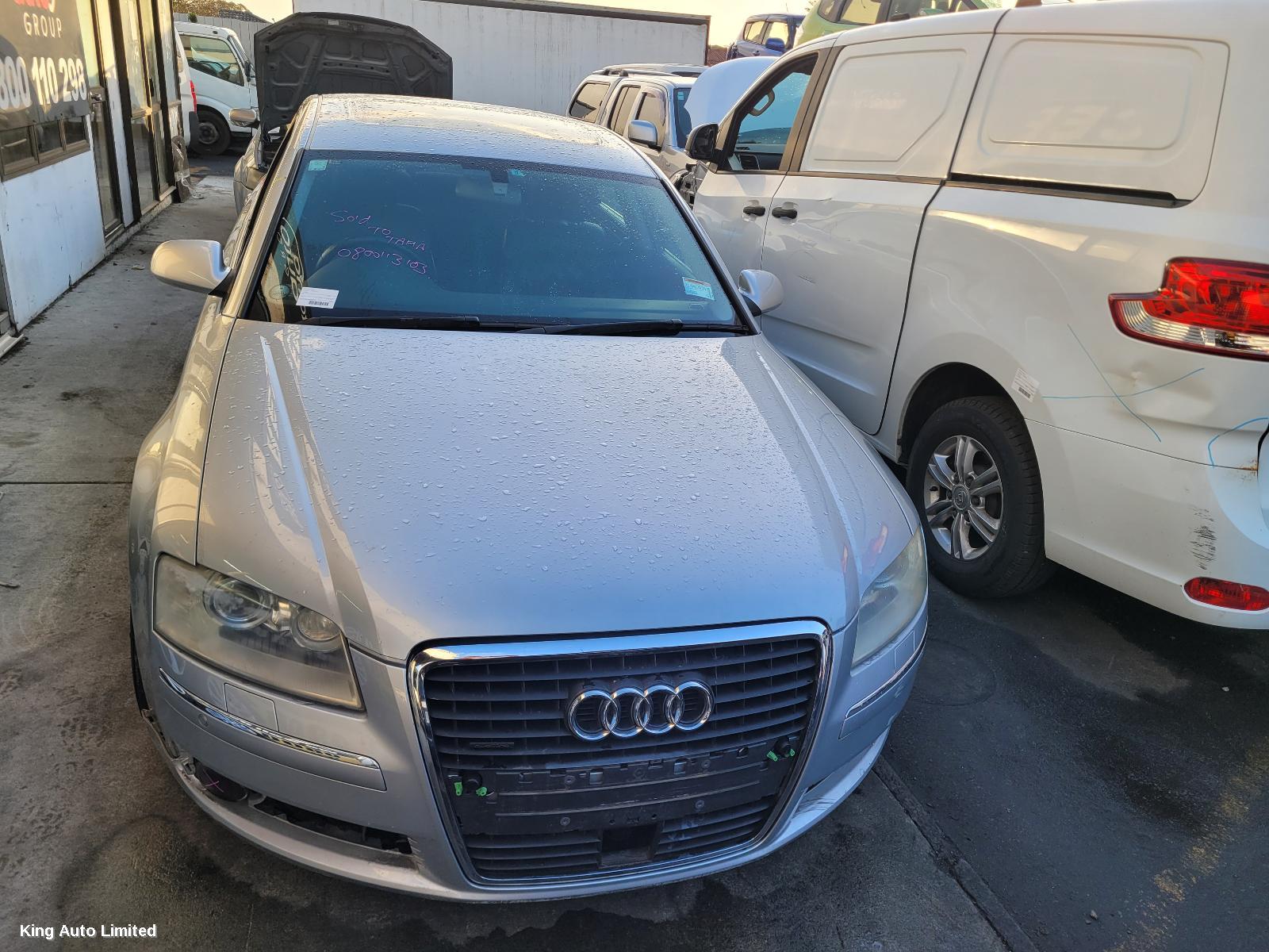 Audi - Audi A8 2006 Left Guard