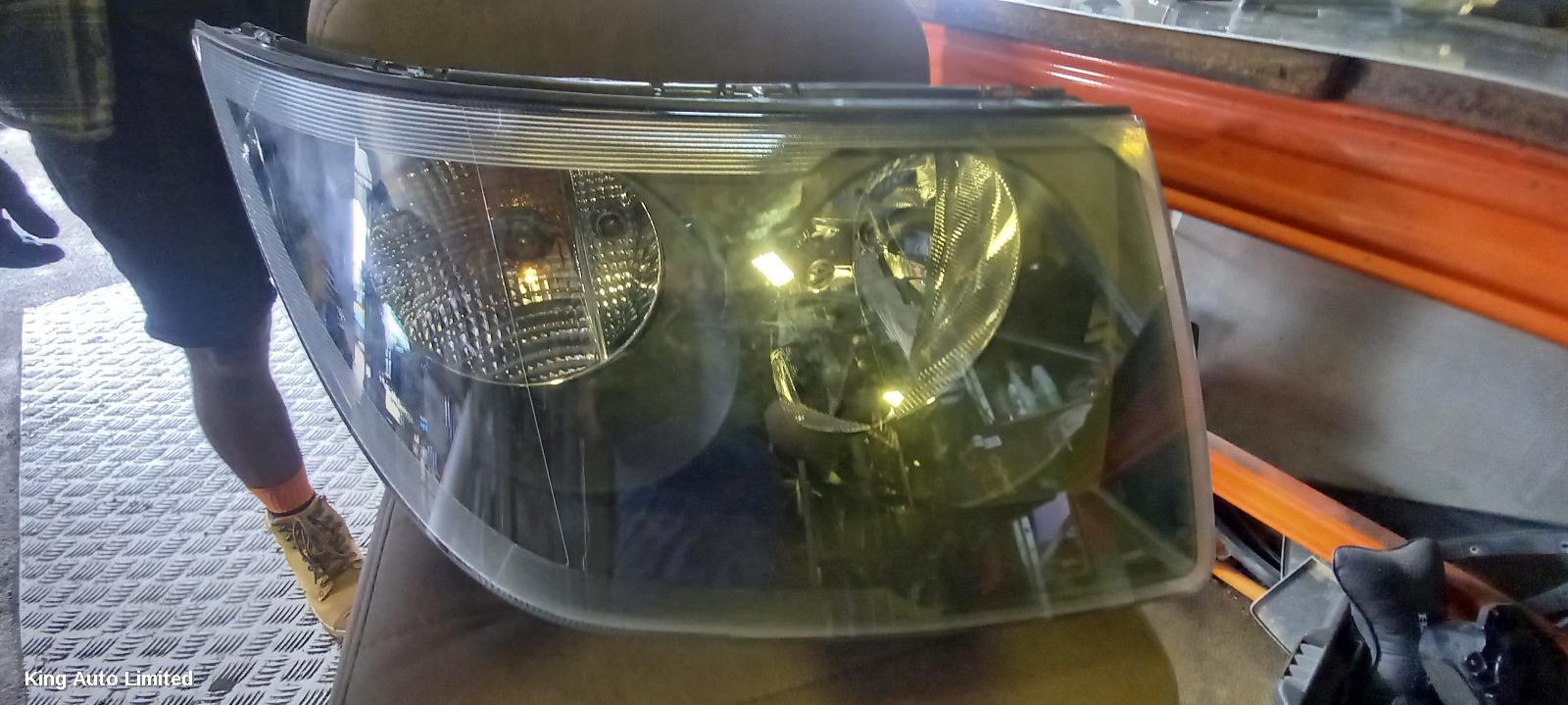 Volkswagen - Volkswagen CRAFTER 2011 Right Headlamp