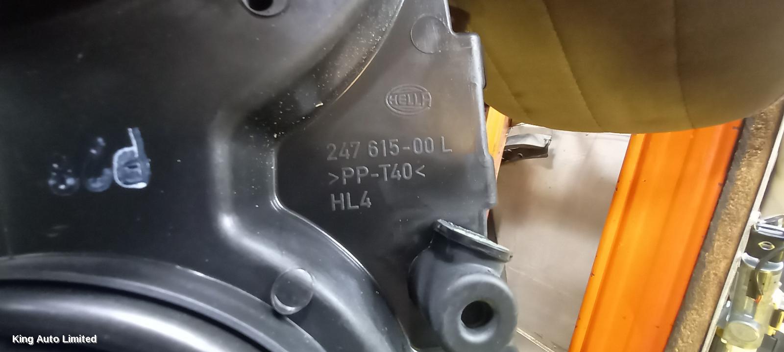 Volkswagen CRAFTER 2011 Right Headlamp thumbnail 2