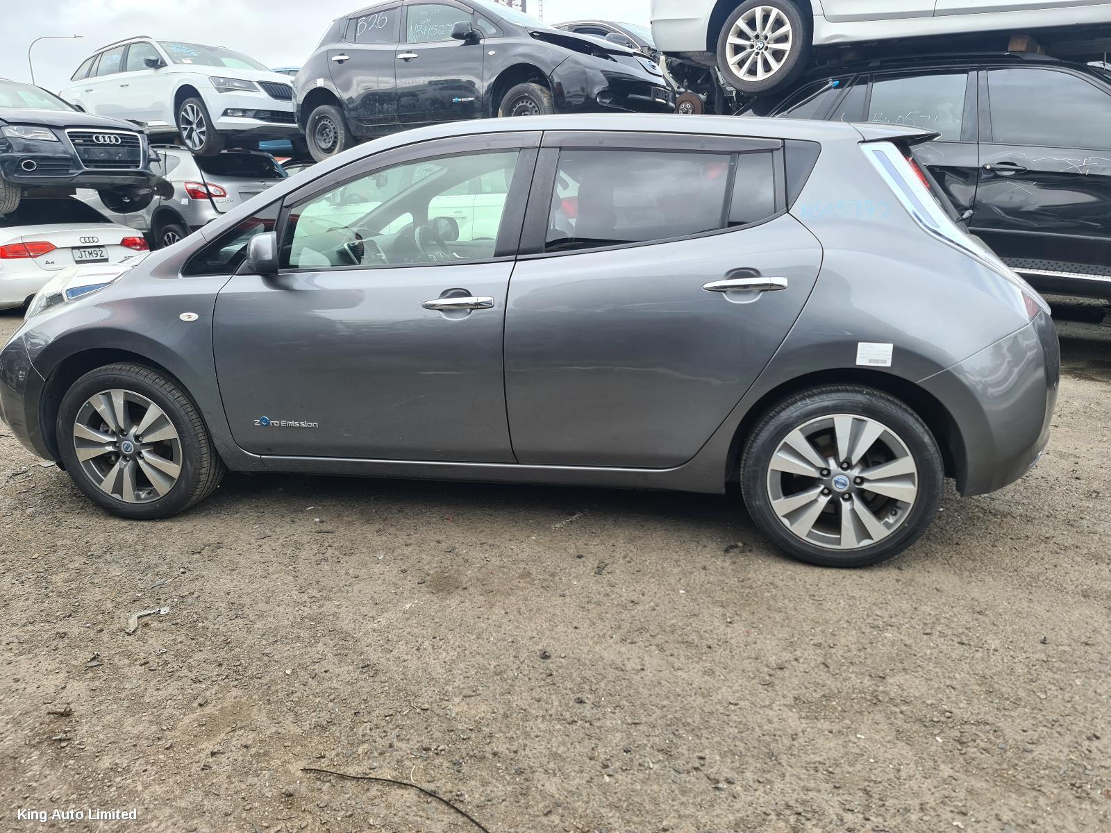 Nissan LEAF 2013 Left Taillight thumbnail 3