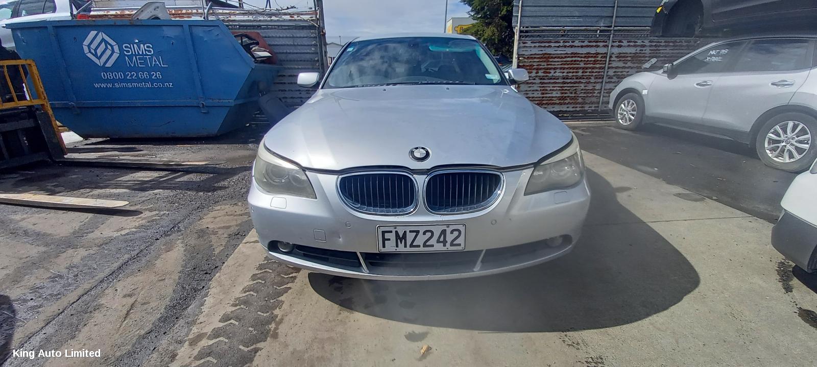 BMW - BMW 5 SERIES 2004 Left Guard
