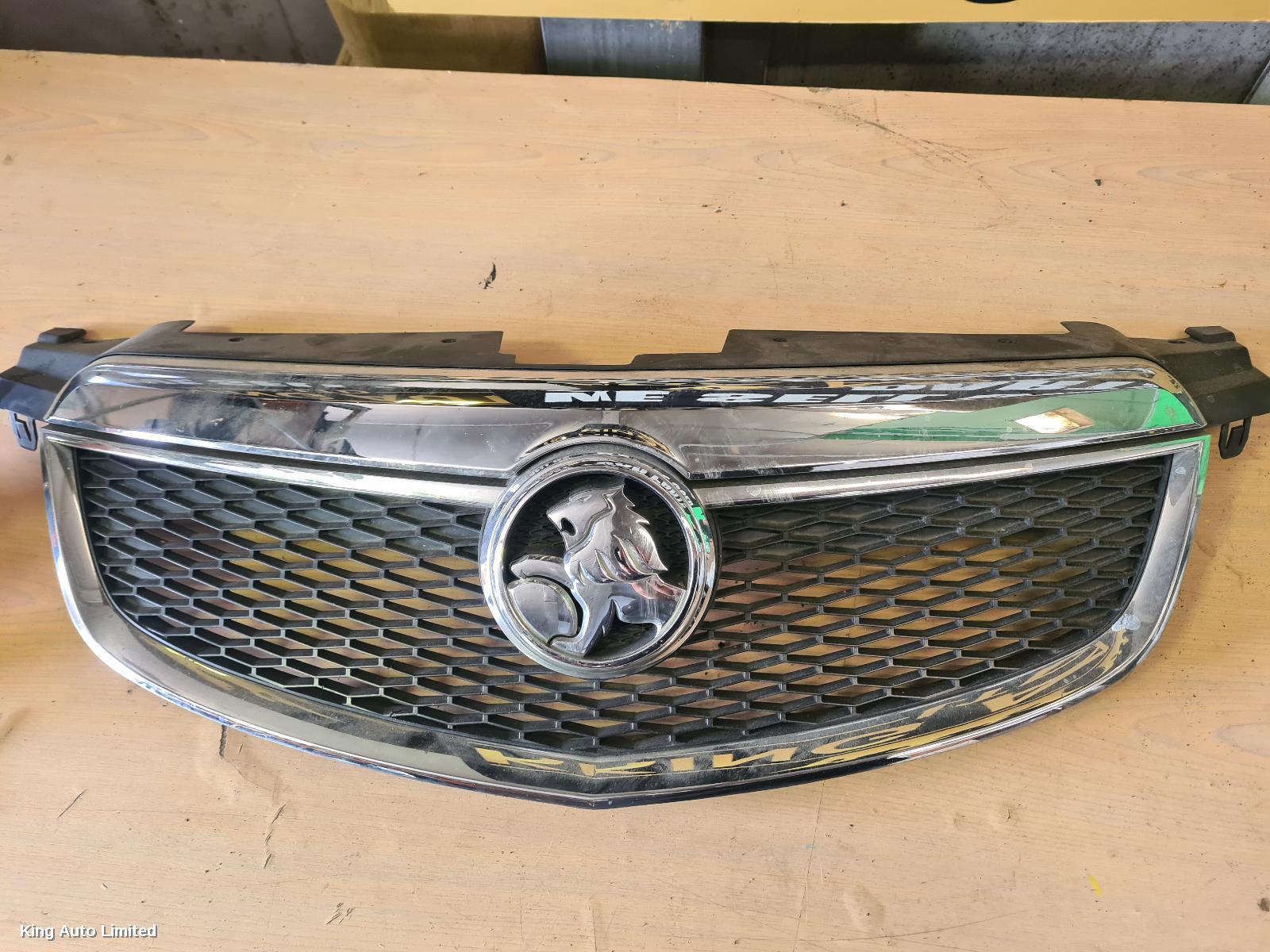 Holden - Holden CRUZE 2011 Grille