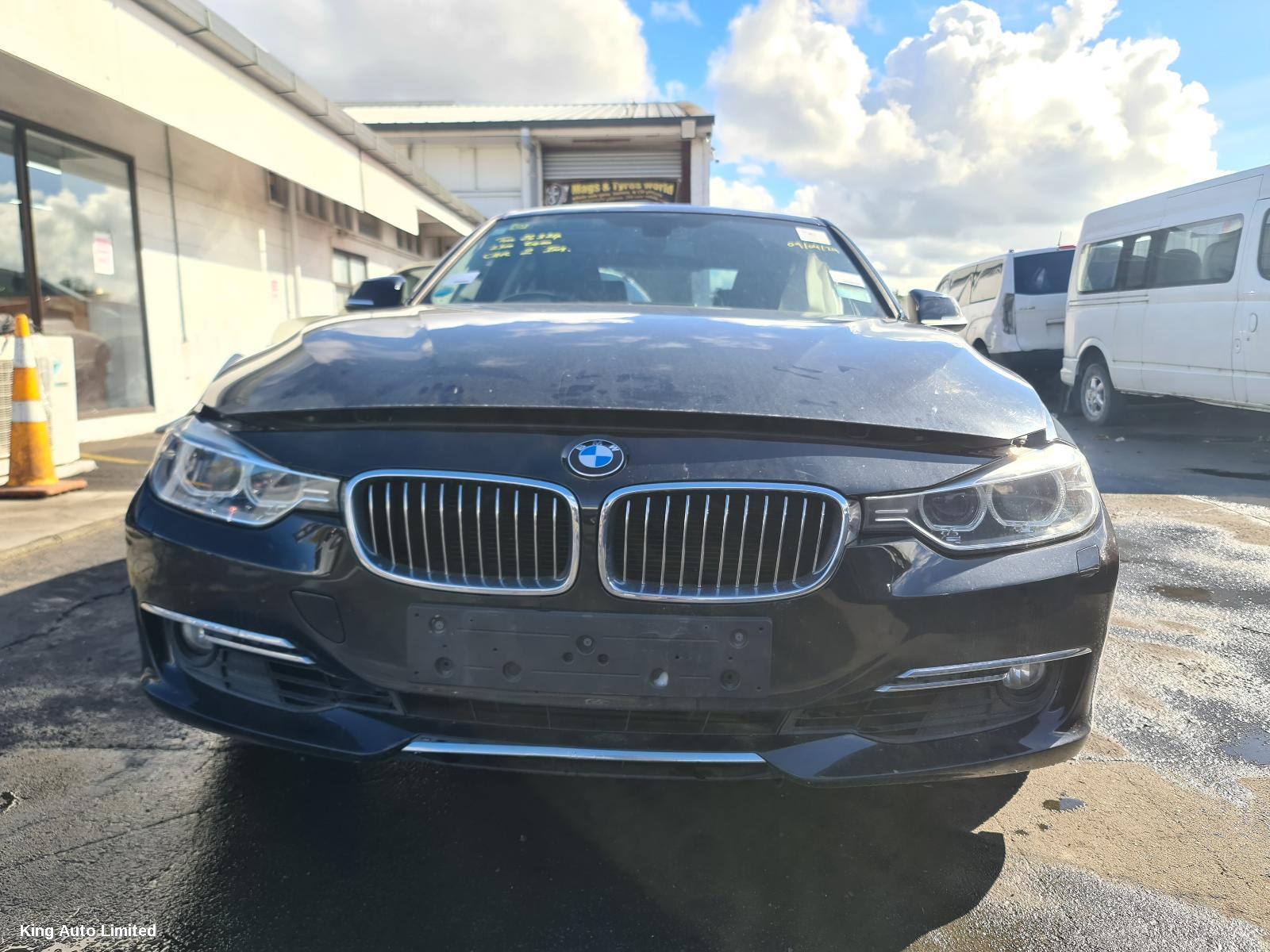 Azraa - BMW 3 SERIES 2012 Engine