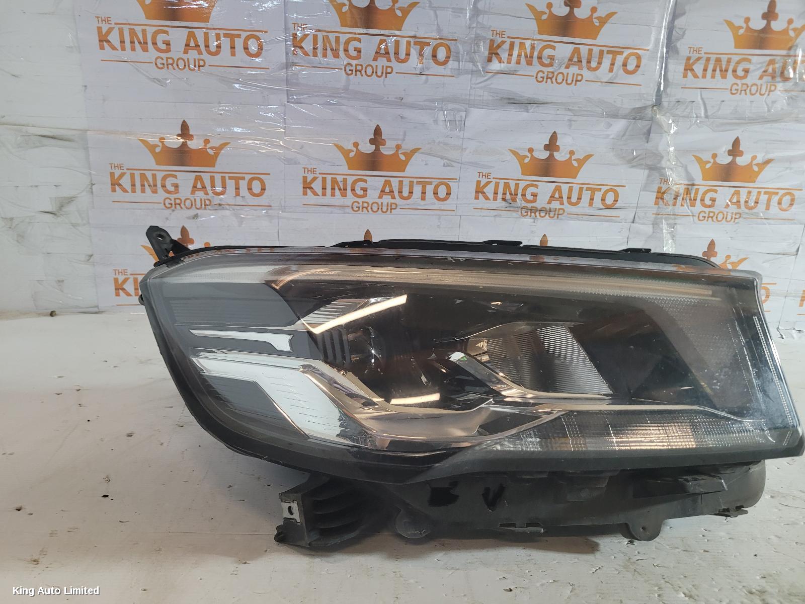 LDV DELIVER 9 2022 Right Headlamp thumbnail 2