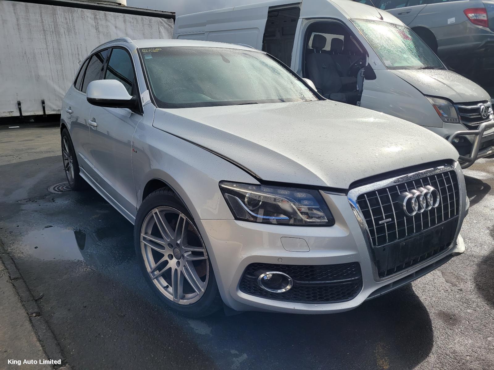 Audi Q5 2010 Radiator thumbnail 1