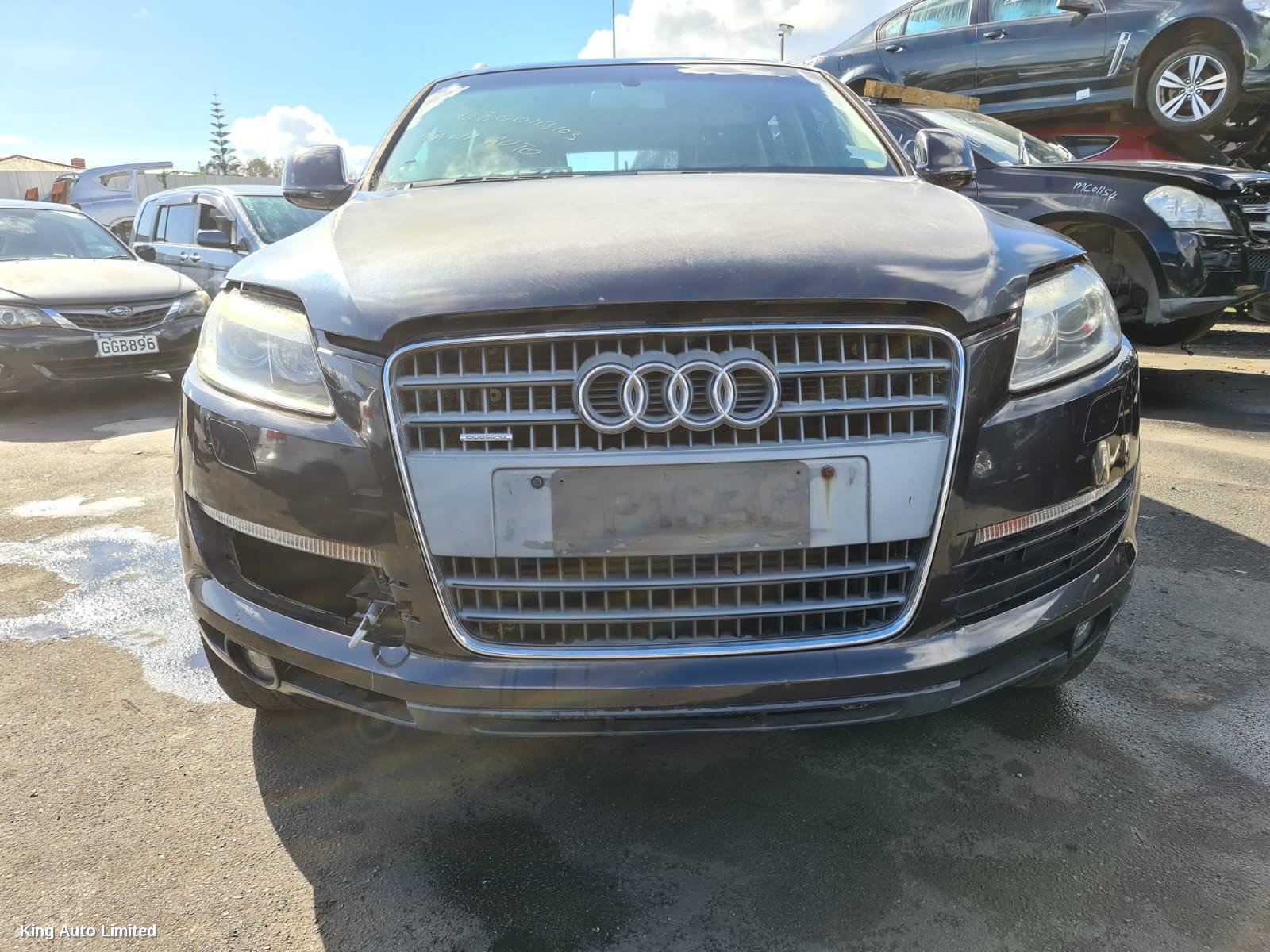 Azraa - AUDI Q7 2006 Left Guard Liner