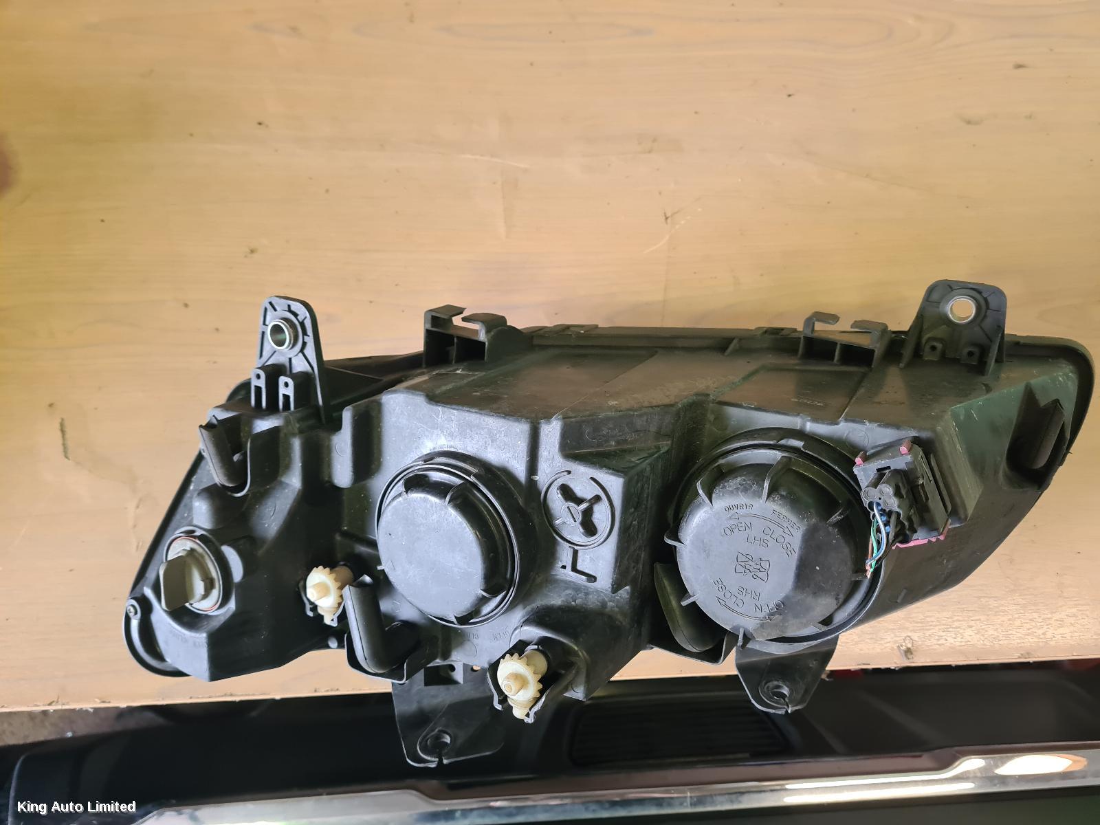 Azraa - HOLDEN COMMODORE 2007 Right Headlamp