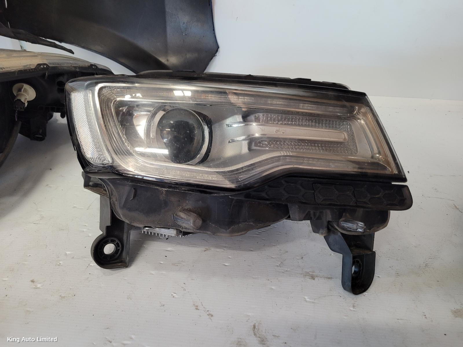 Jeep GRANDCHEROKEE 2017 Right Headlamp thumbnail 1