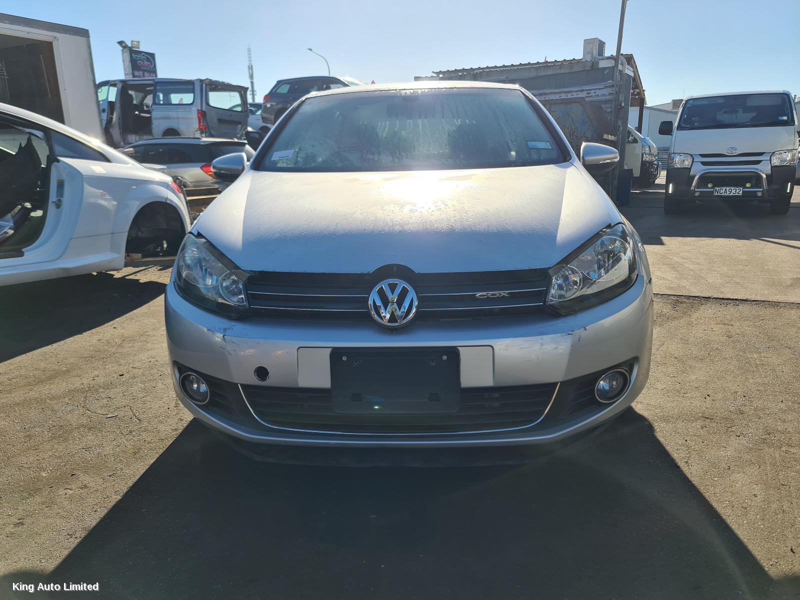 Azraa - VOLKSWAGEN GOLF 2009 Grille