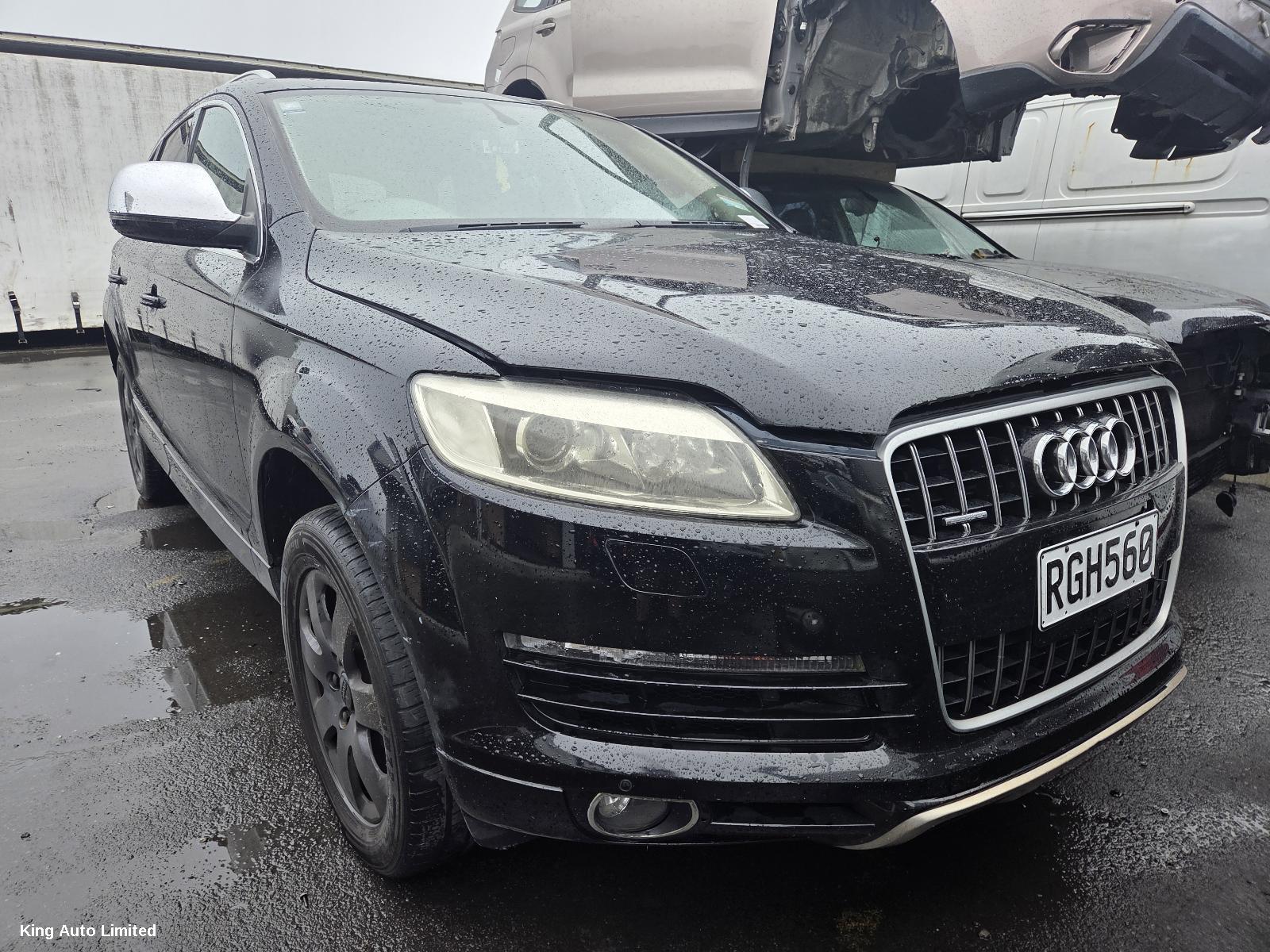 Audi Q7 2009 Left Taillight thumbnail 1