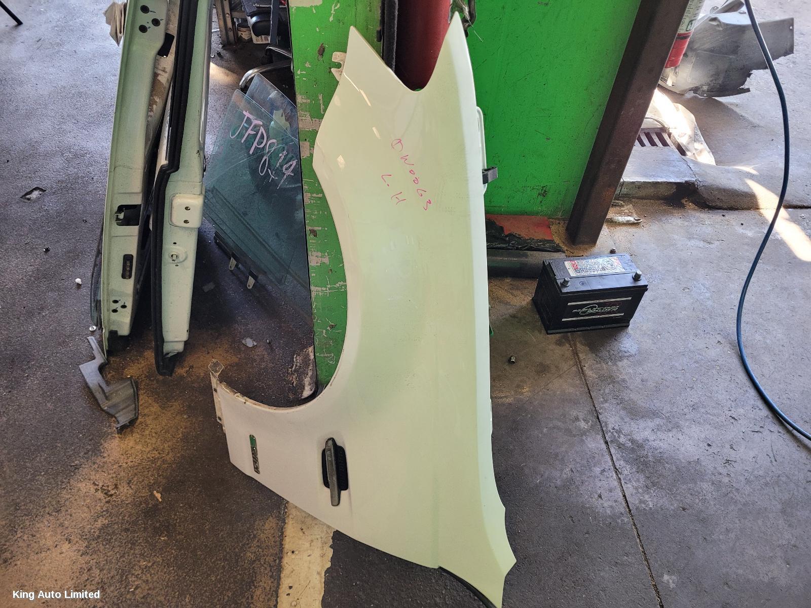 Holden COMMODORE 2010 Left Guard thumbnail 1