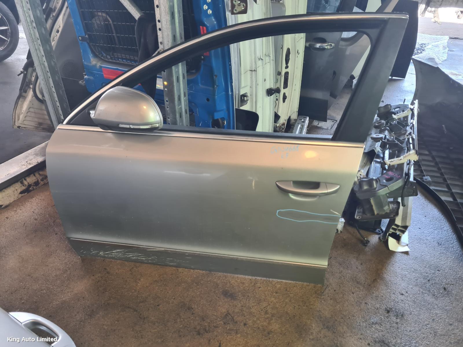 Skoda SUPERB 2012 Left Front Door thumbnail 1