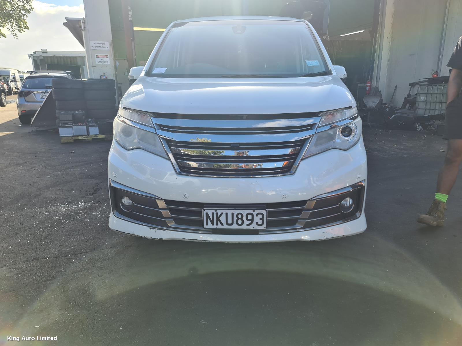 NISSAN SERENA 2014 Right Front Door thumbnail 1