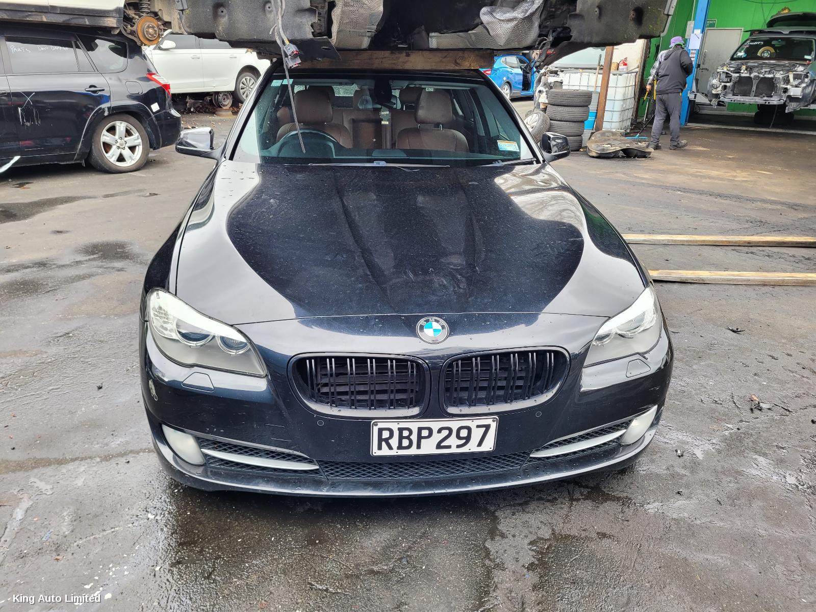 BMW 5 SERIES 2012 Right Guard thumbnail 1