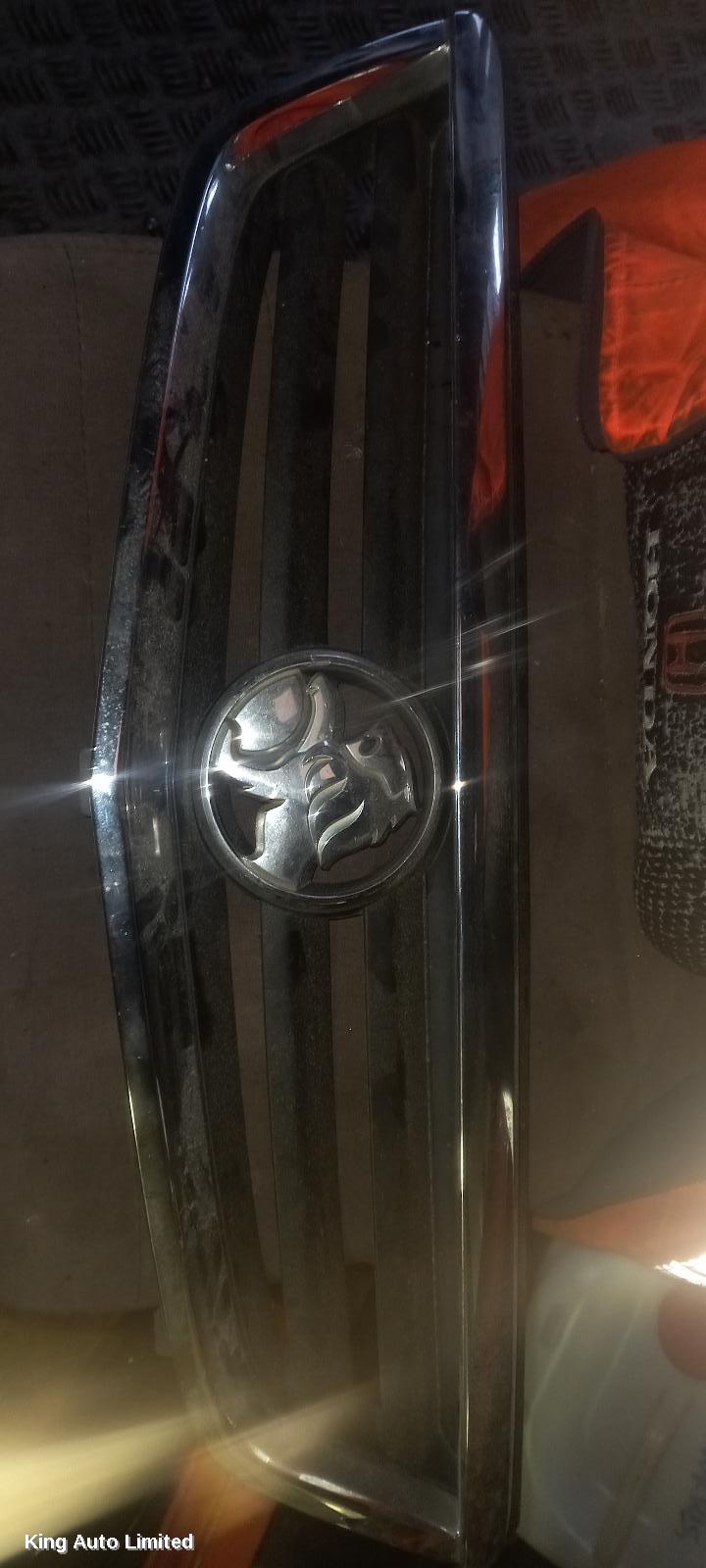 Holden COMMODORE 2003 Grille thumbnail 1