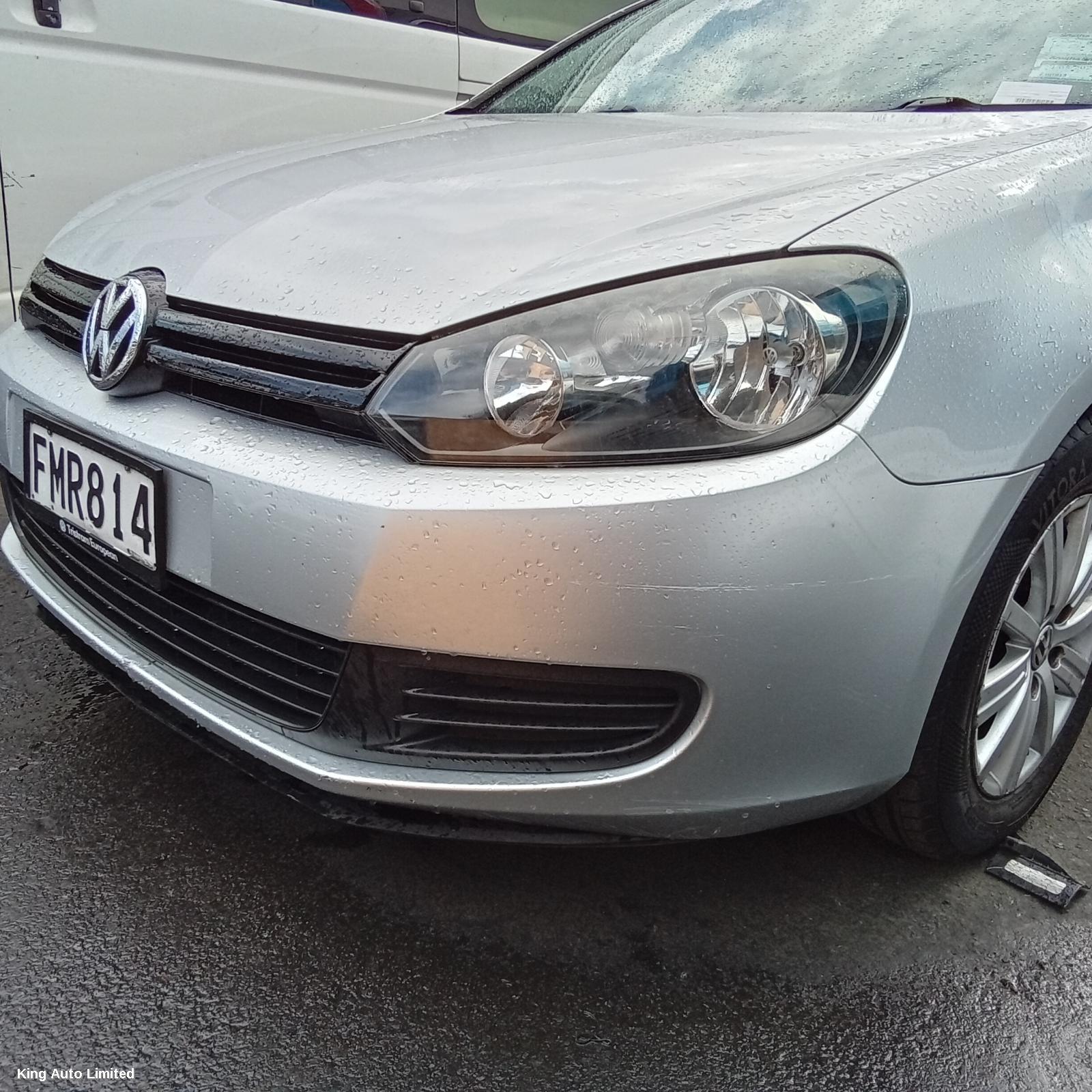 Volkswagen GOLF 2010 Front Bumper thumbnail 3