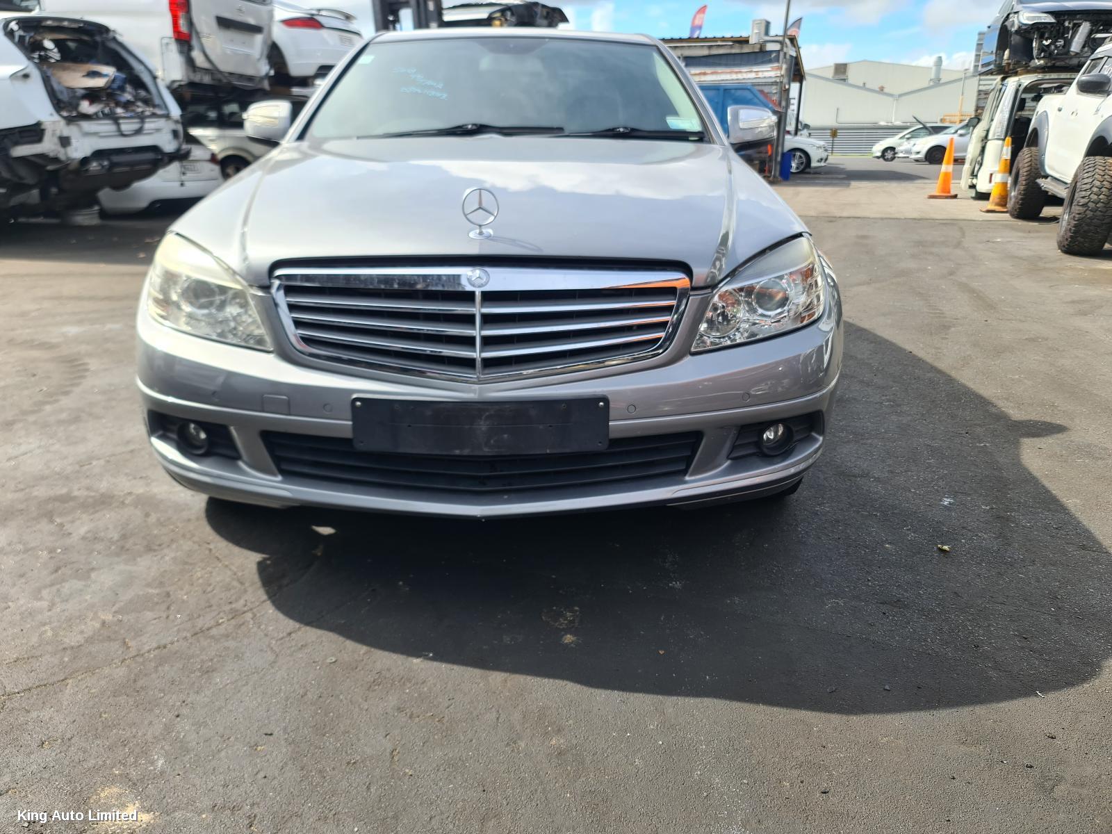 Mercedes-Benz C CLASS 2007 Right Guard thumbnail 1
