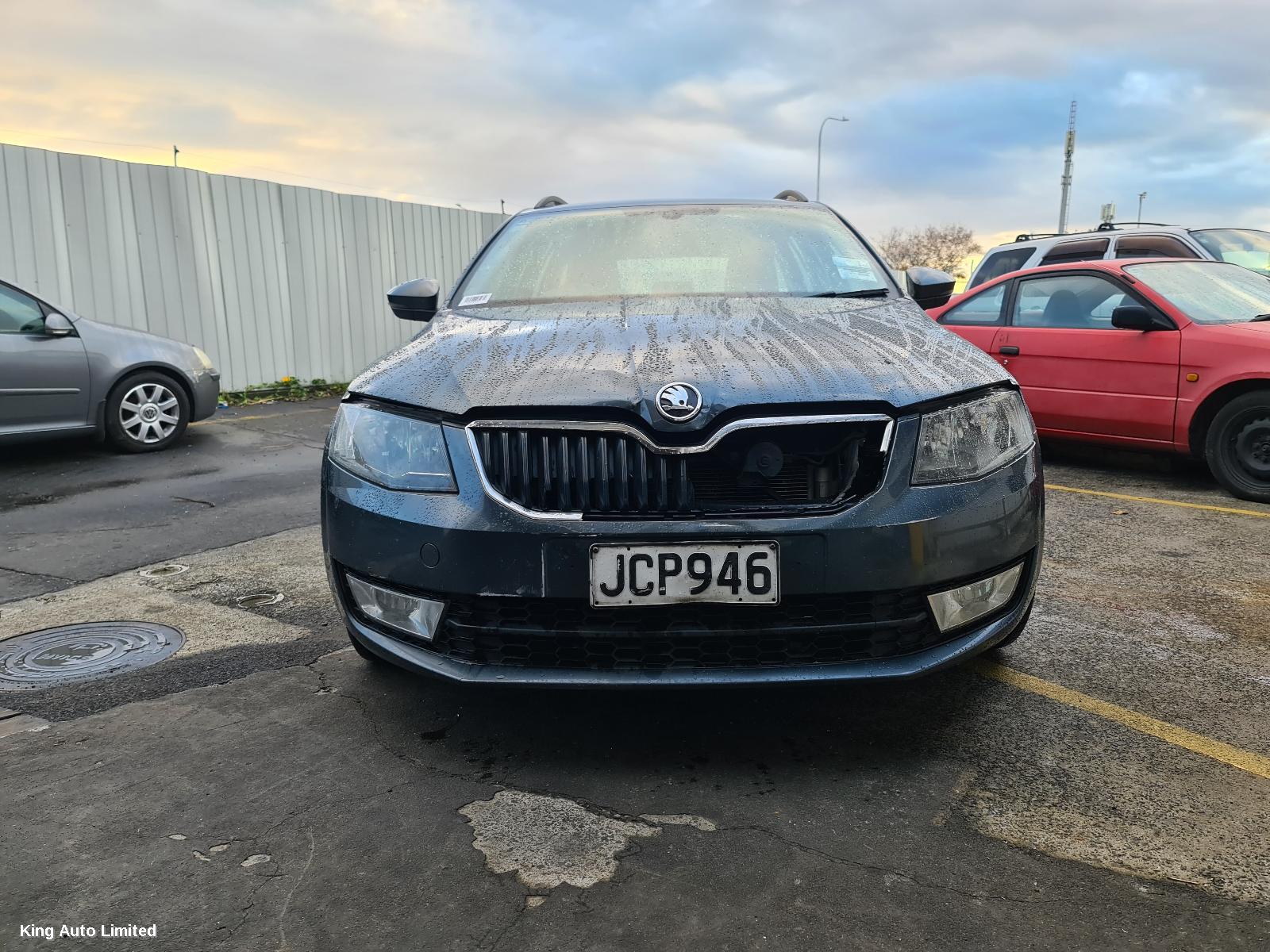 SKODA OCTAVIA 2015 Right Guard thumbnail 1