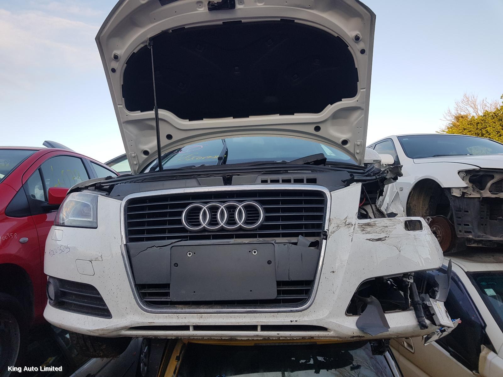 Azraa - AUDI A3 2010 Overflow Bottle