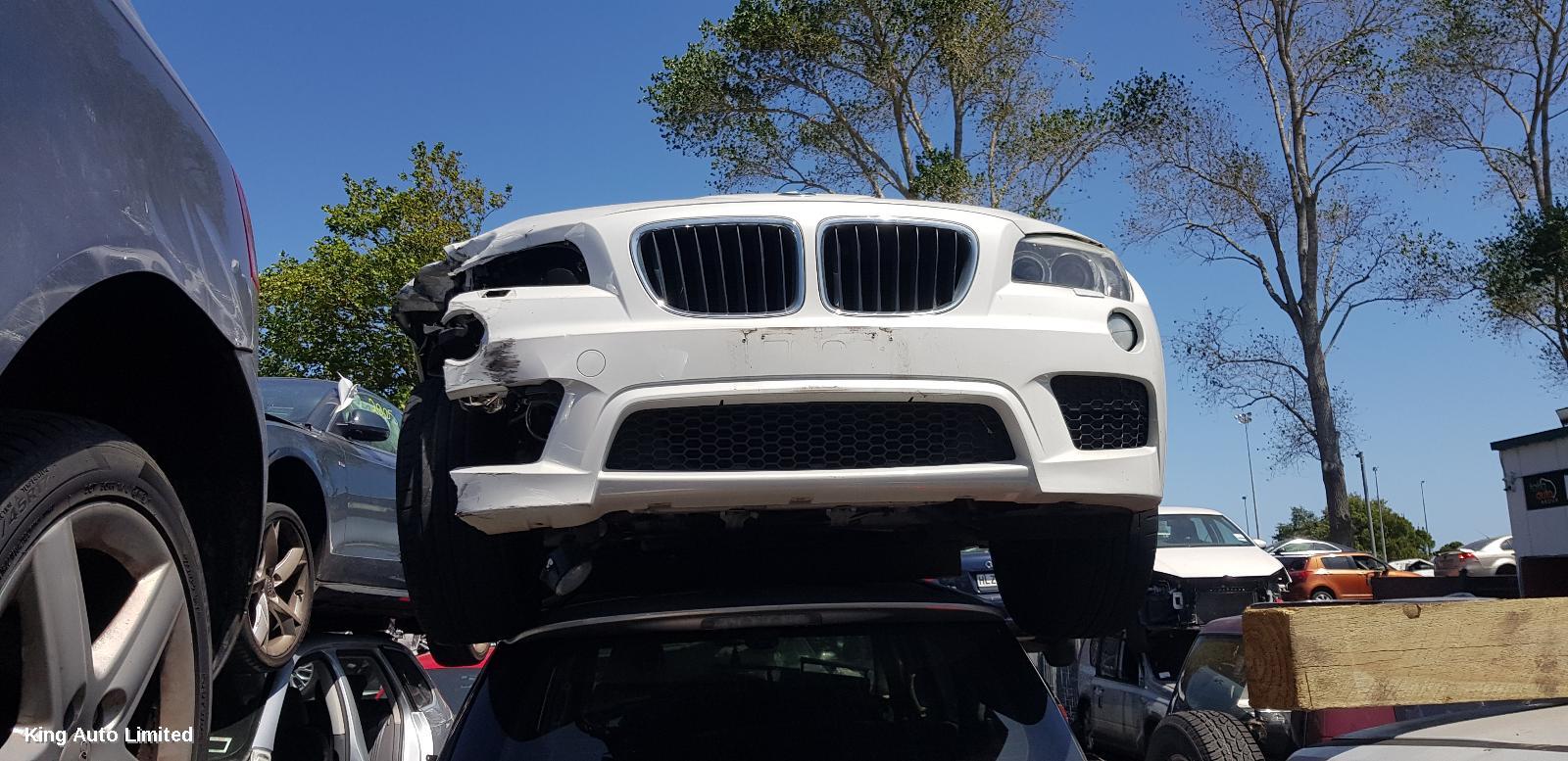 Azraa - BMW X1 2011 Console