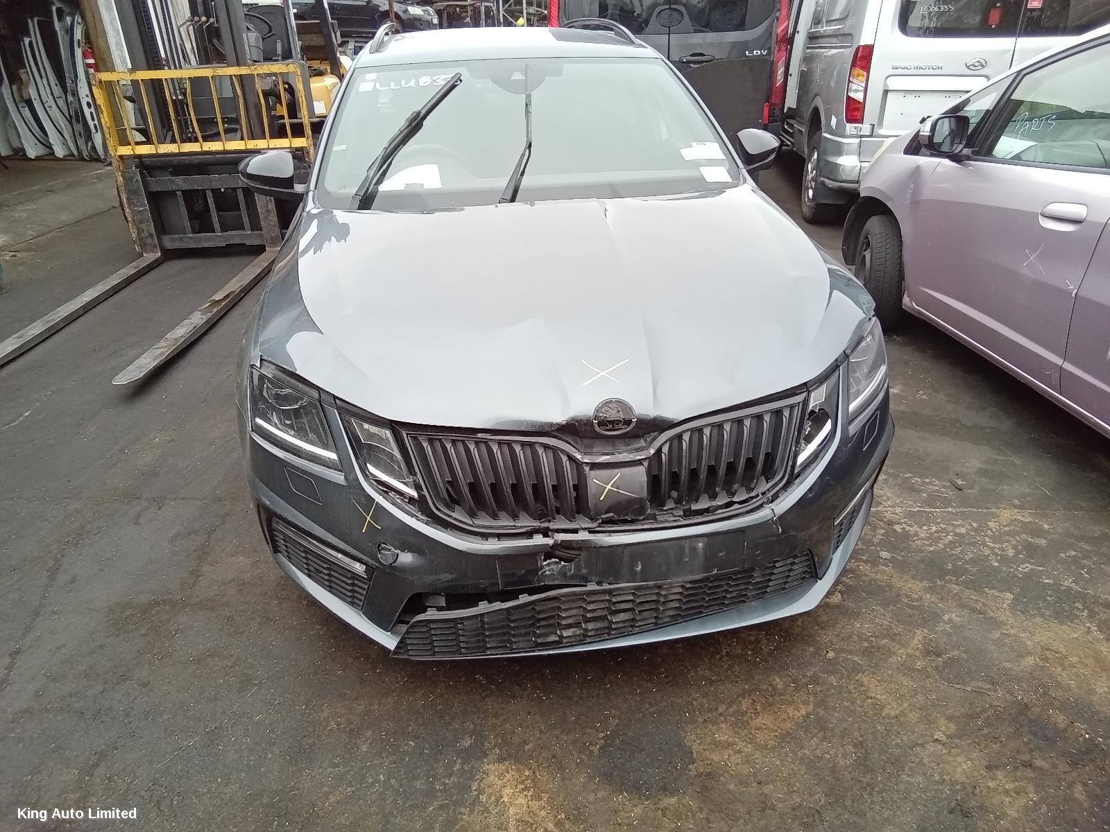 Skoda OCTAVIA 2018 Left Door Mirror thumbnail 1