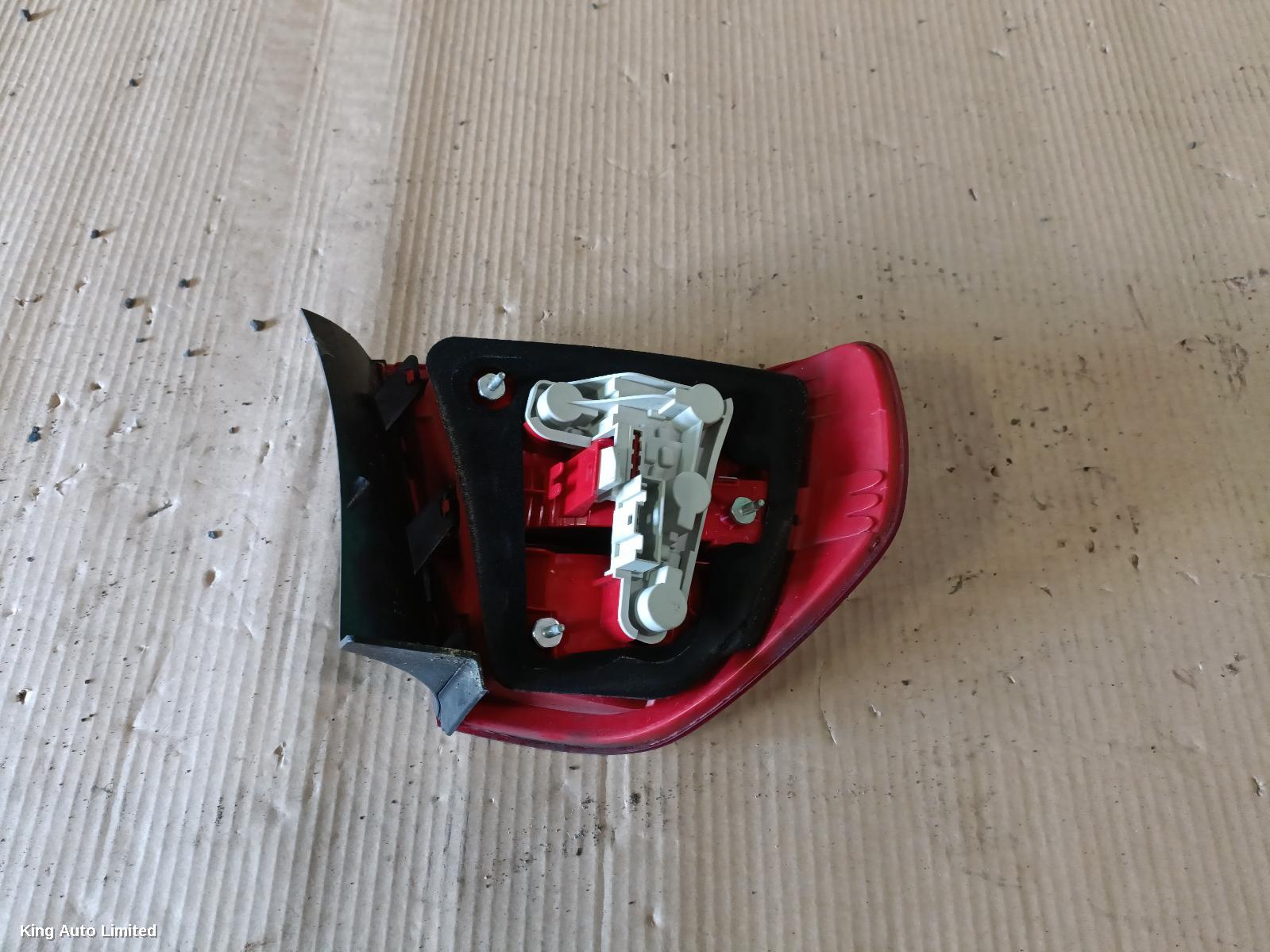 BMW 3 SERIES 2005 Right Taillight thumbnail 3